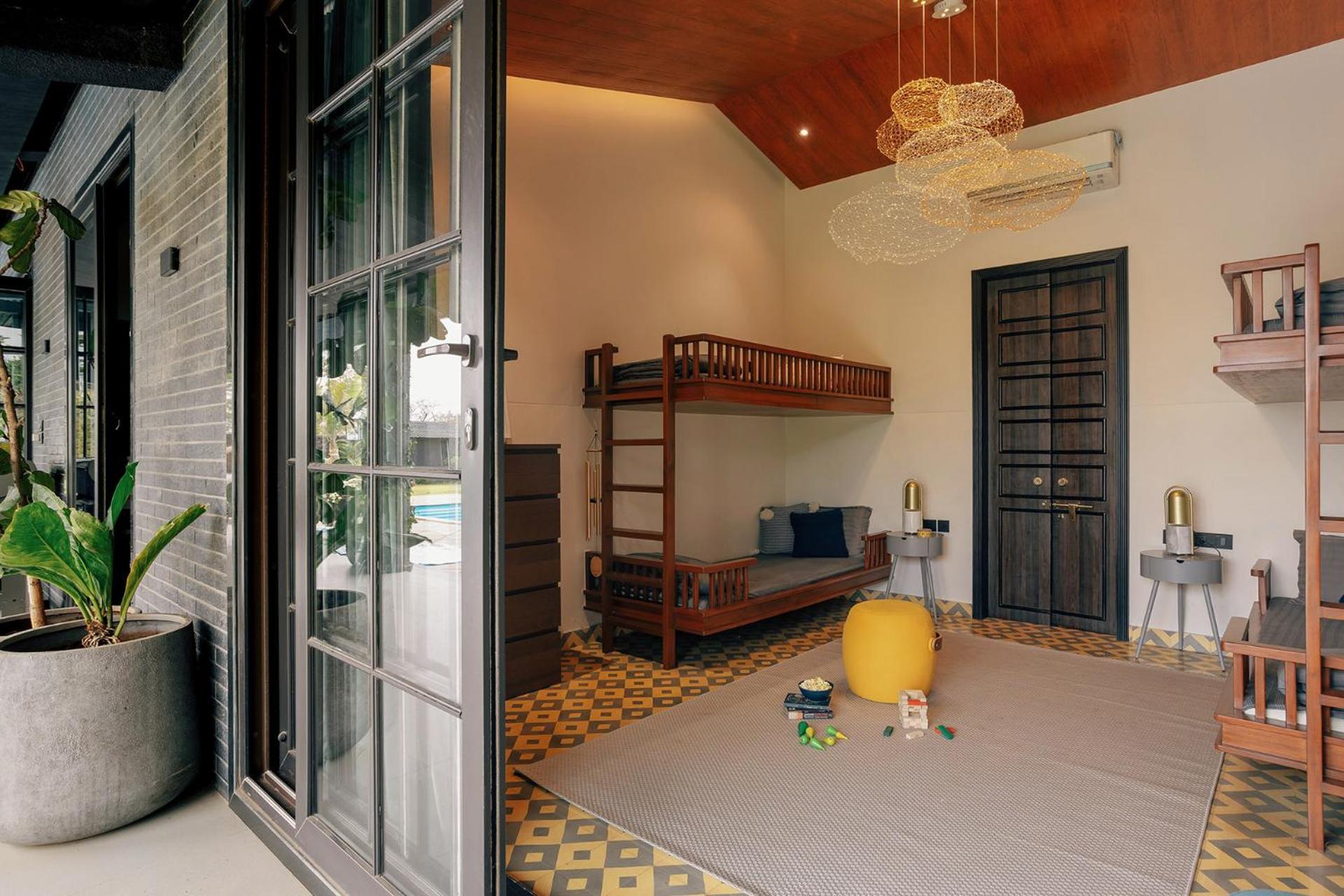 Villa - Photo 1