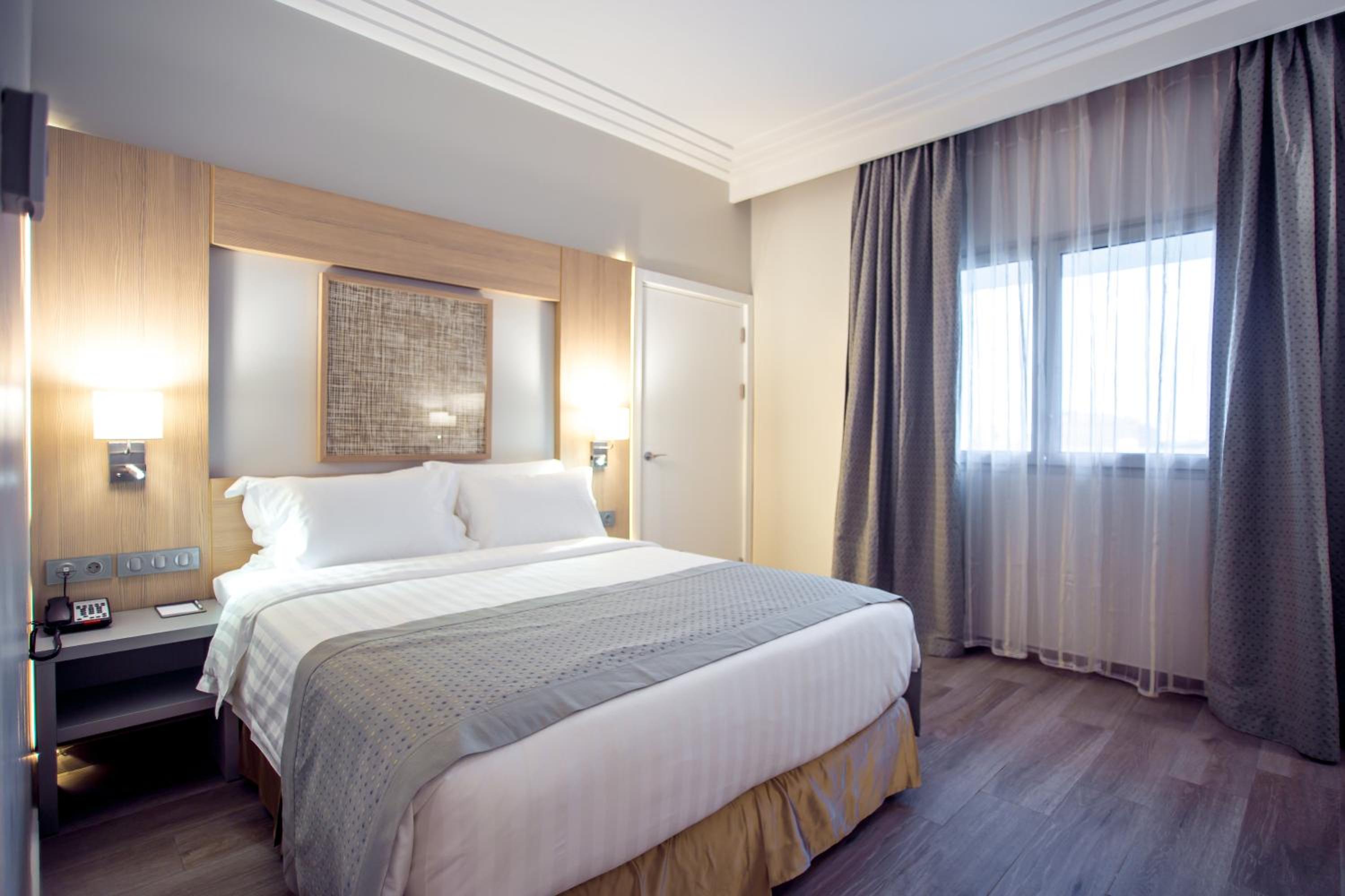 Accessible Room 1 Double Bed, 27 Sqm, Wide Doors, Unslippery Ground, Handrails