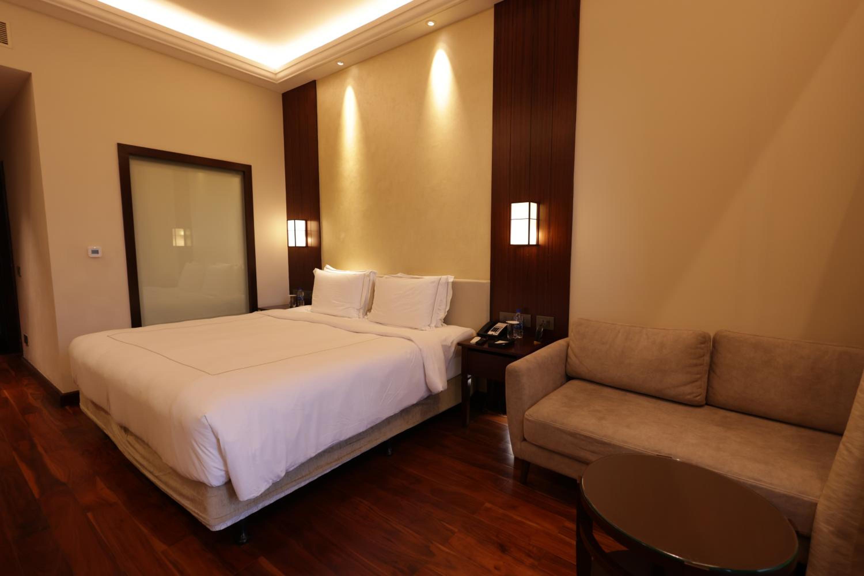 Luxury Room Lake View Balcony King Bed