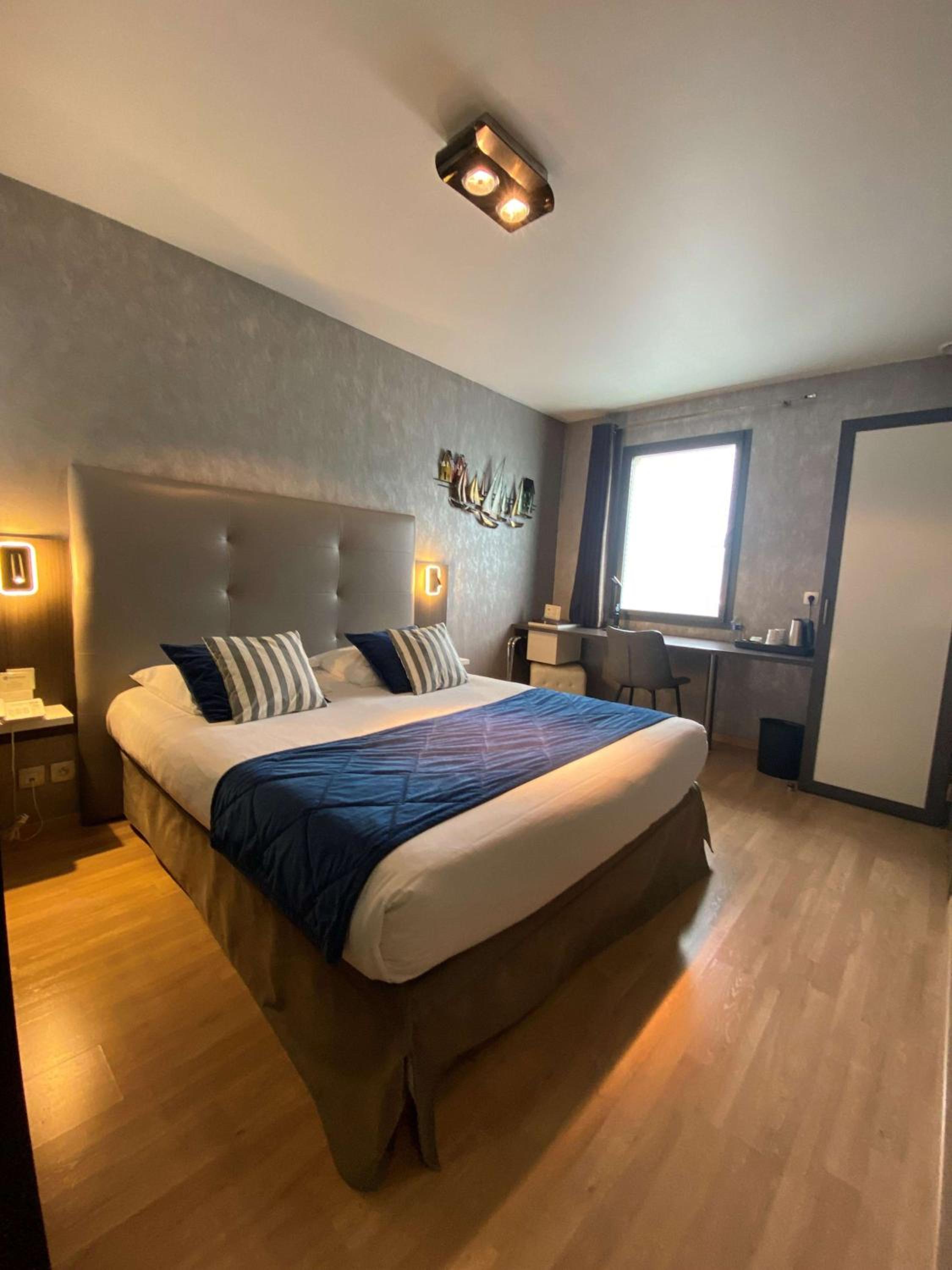 Comfort Queen Room - Photo 5