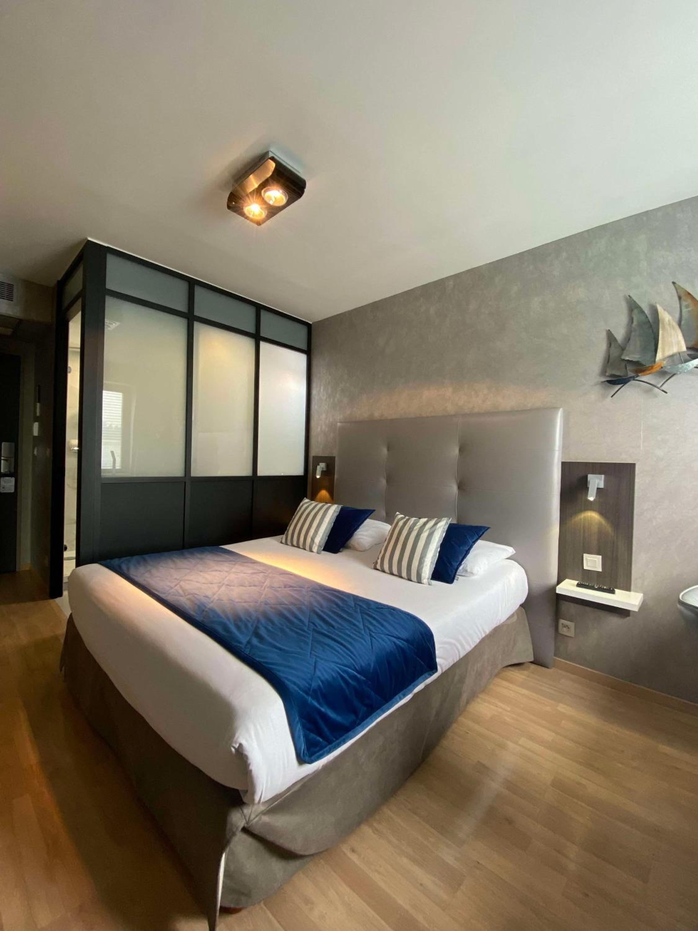 Comfort Queen Room - Photo 6