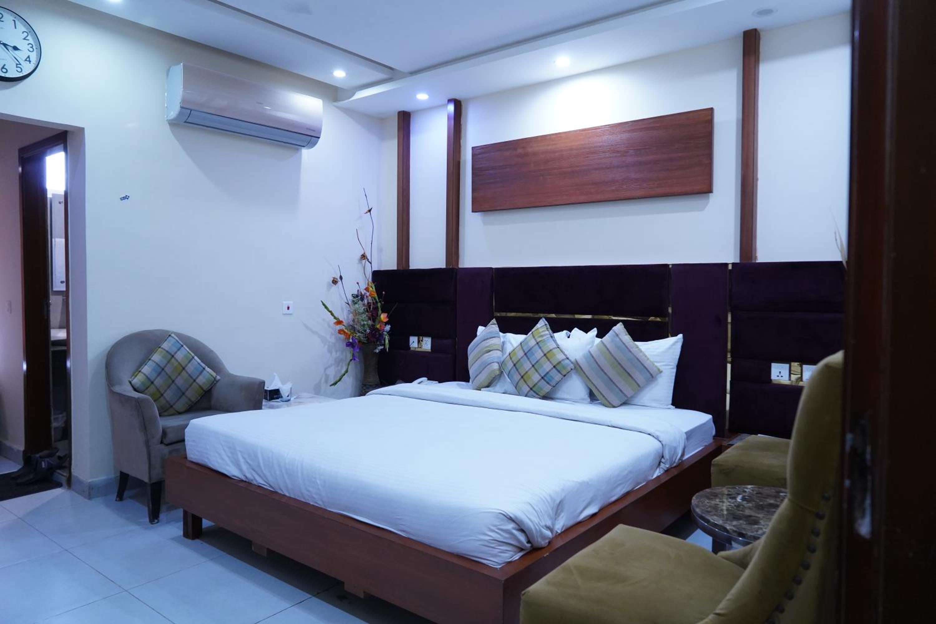 Standard Double or Twin Room photo 2