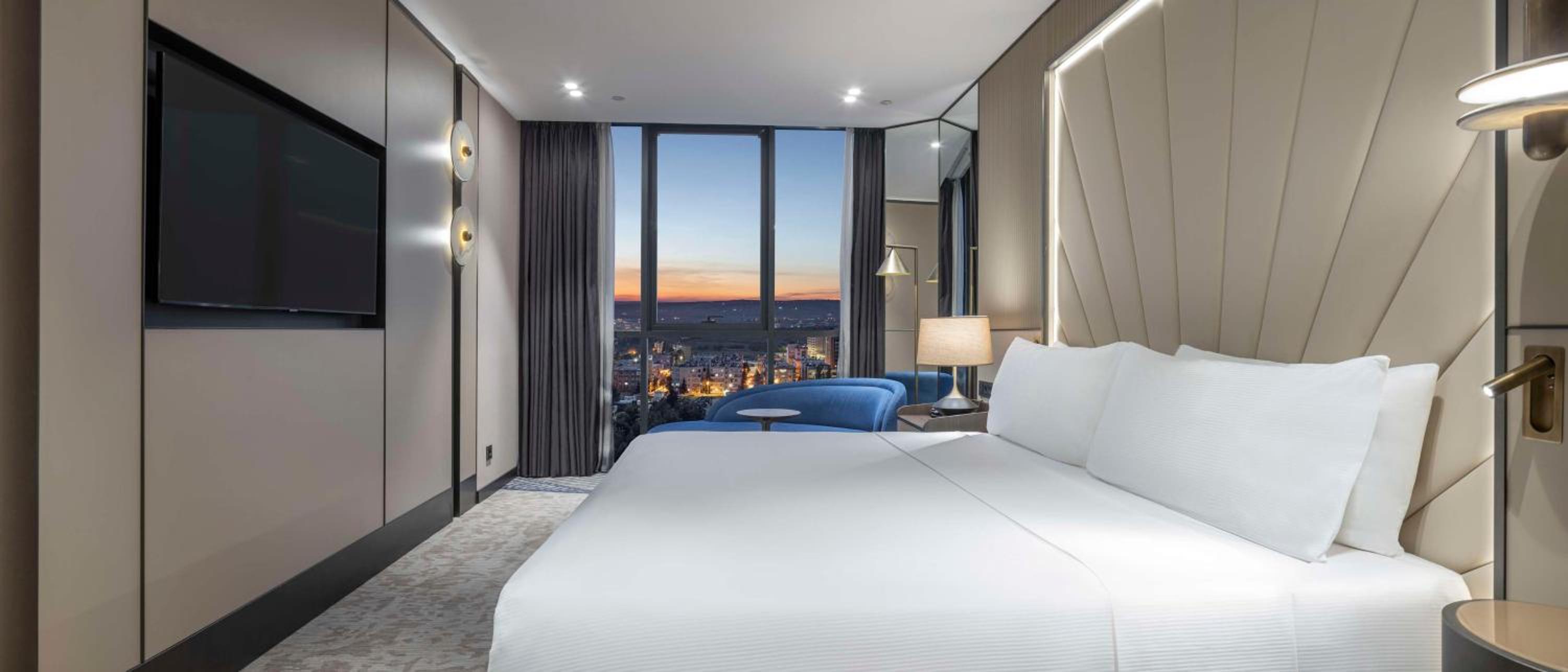 One-Bedroom King Suite