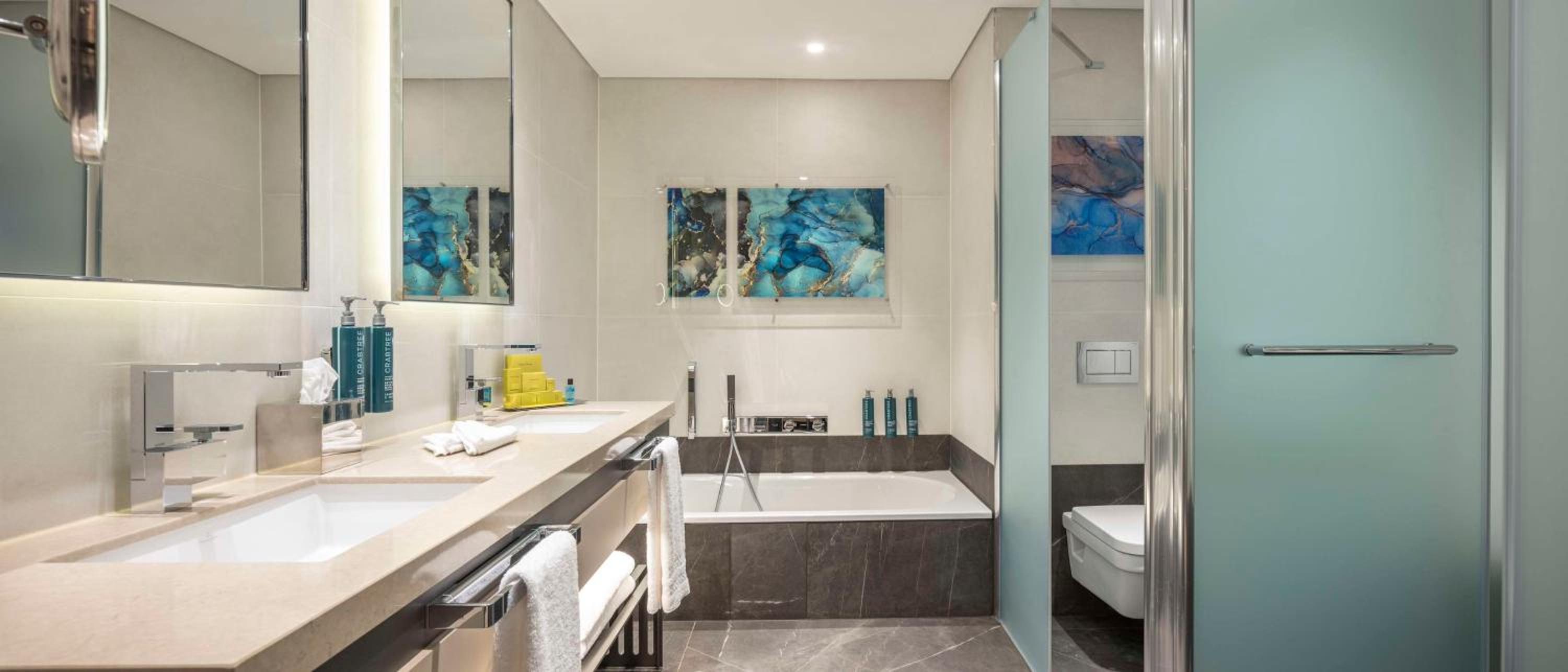 One-Bedroom King Suite thumbnail 6
