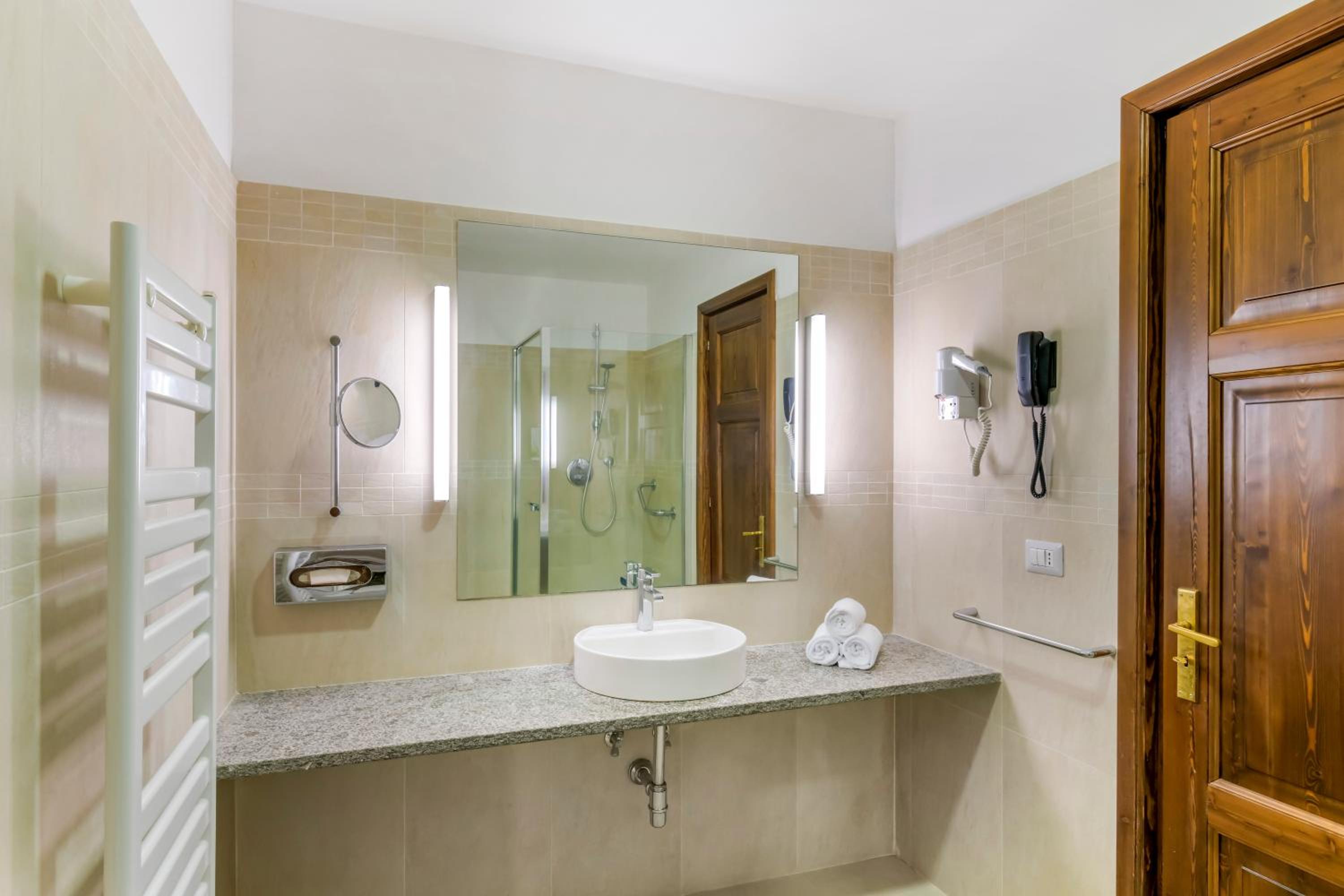 Superior One-Bedroom Apartment - Photo 7