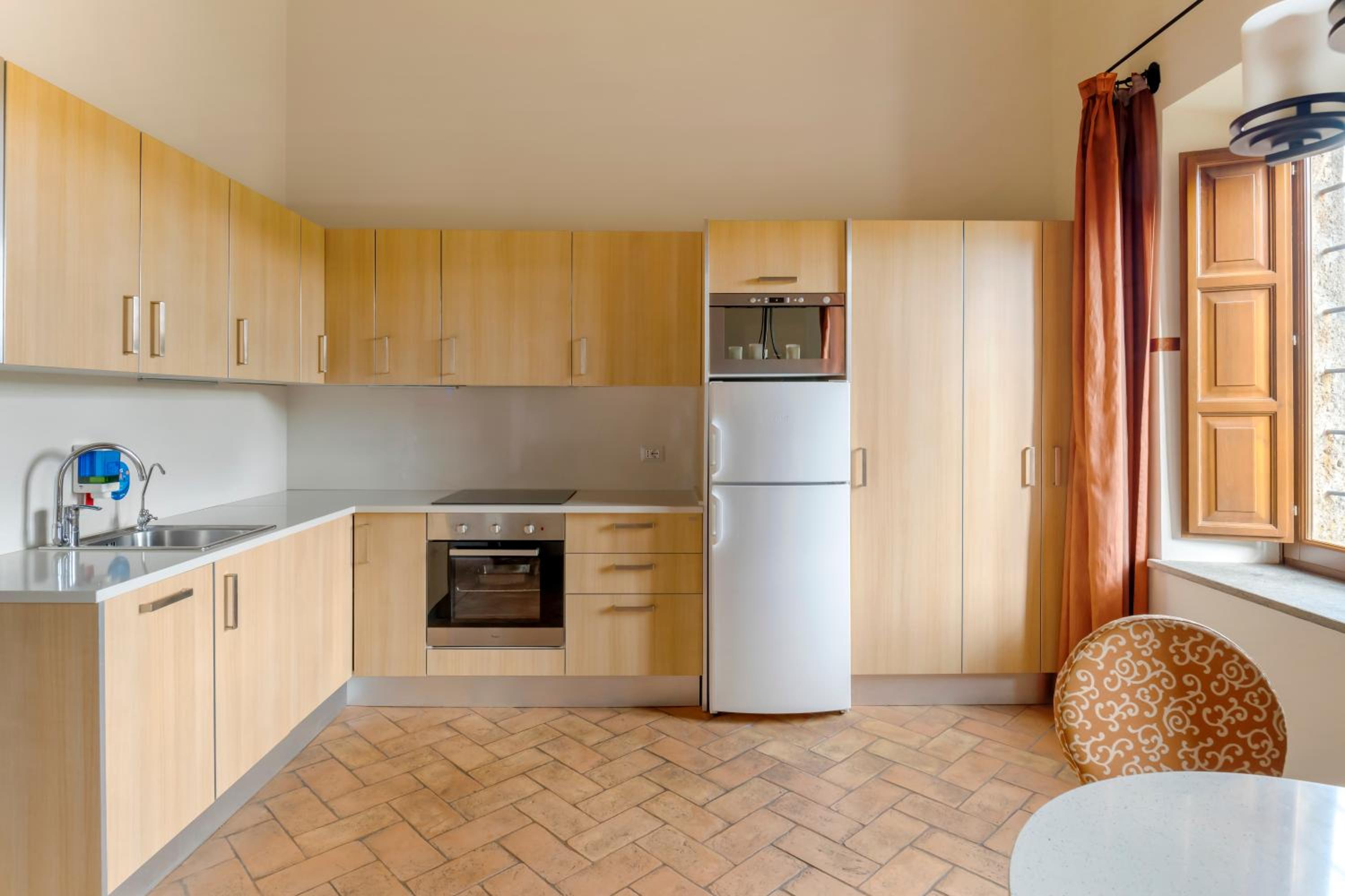 Superior One-Bedroom Apartment - Photo 4