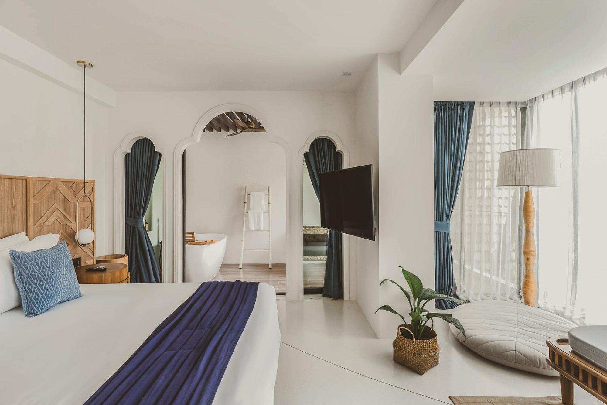 Lanna Suite Pool View with Bathtub - Photo 6