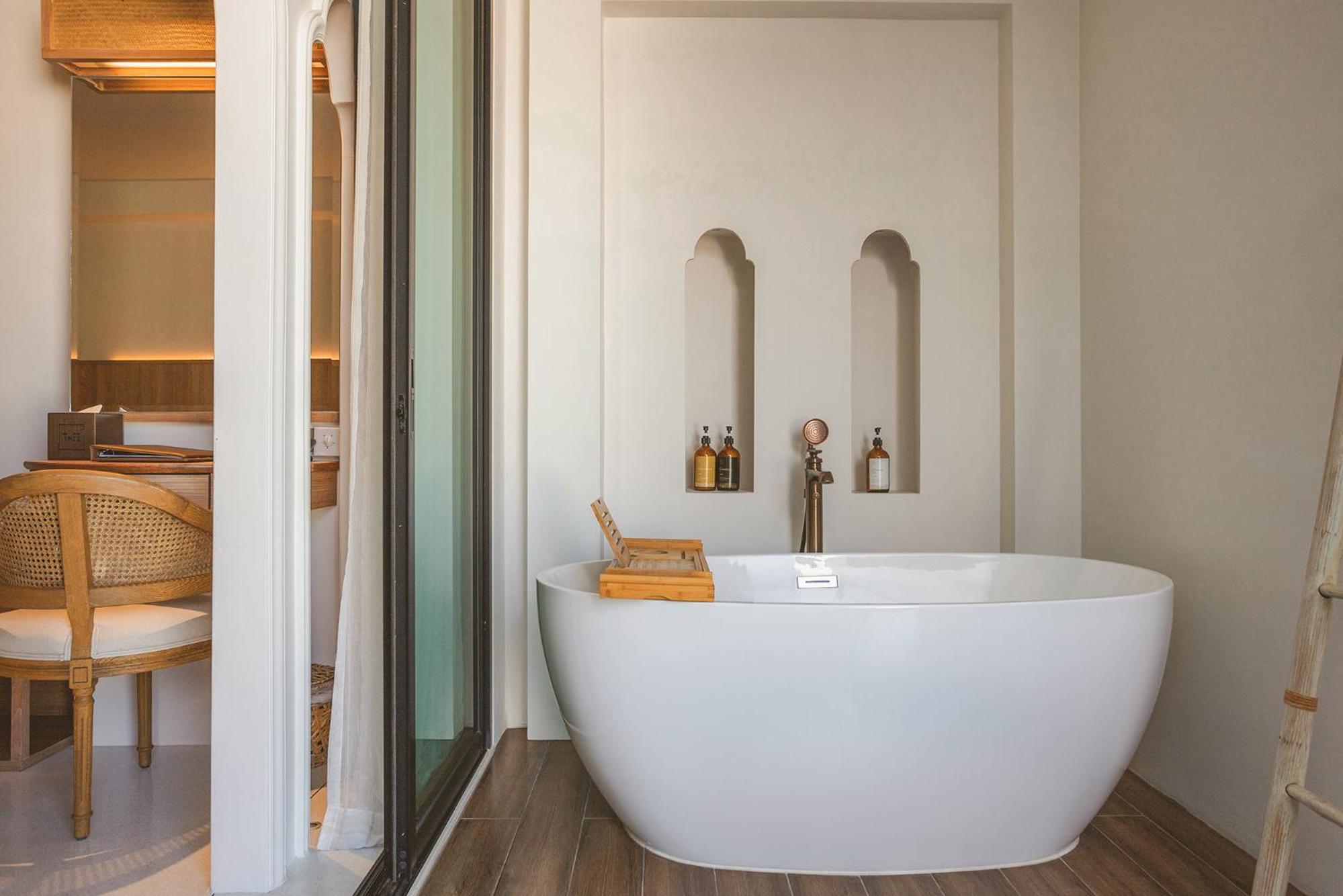 Lanna Suite Pool View with Bathtub - Photo 7