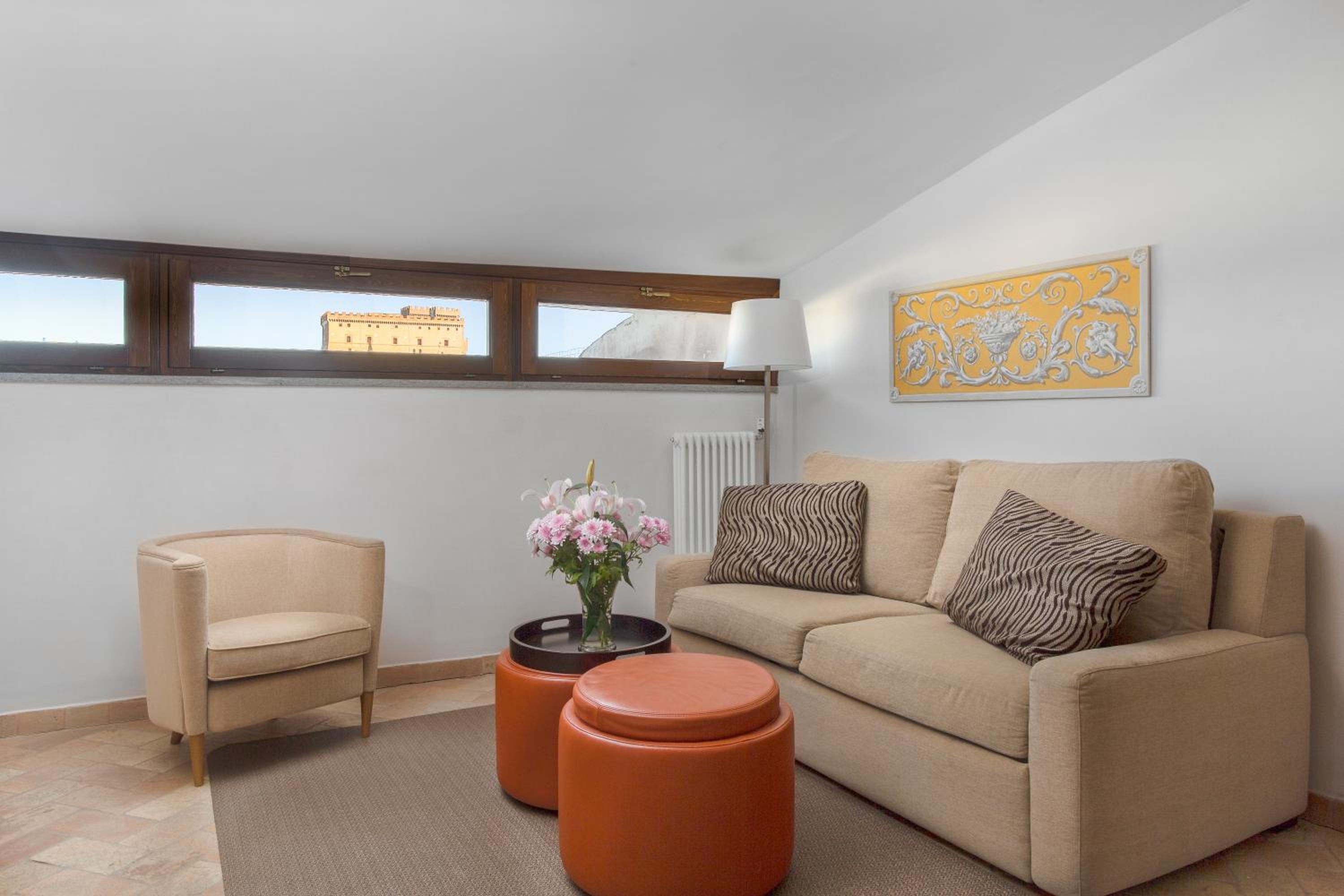 Superior One-Bedroom Apartment - Photo 2