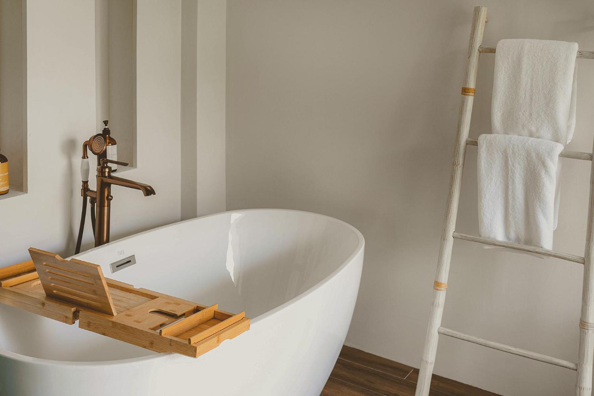 Lanna Suite Pool View with Bathtub - Photo 2