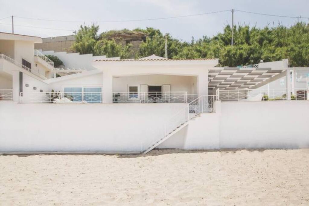 Three-Bedroom Villa photo 3
