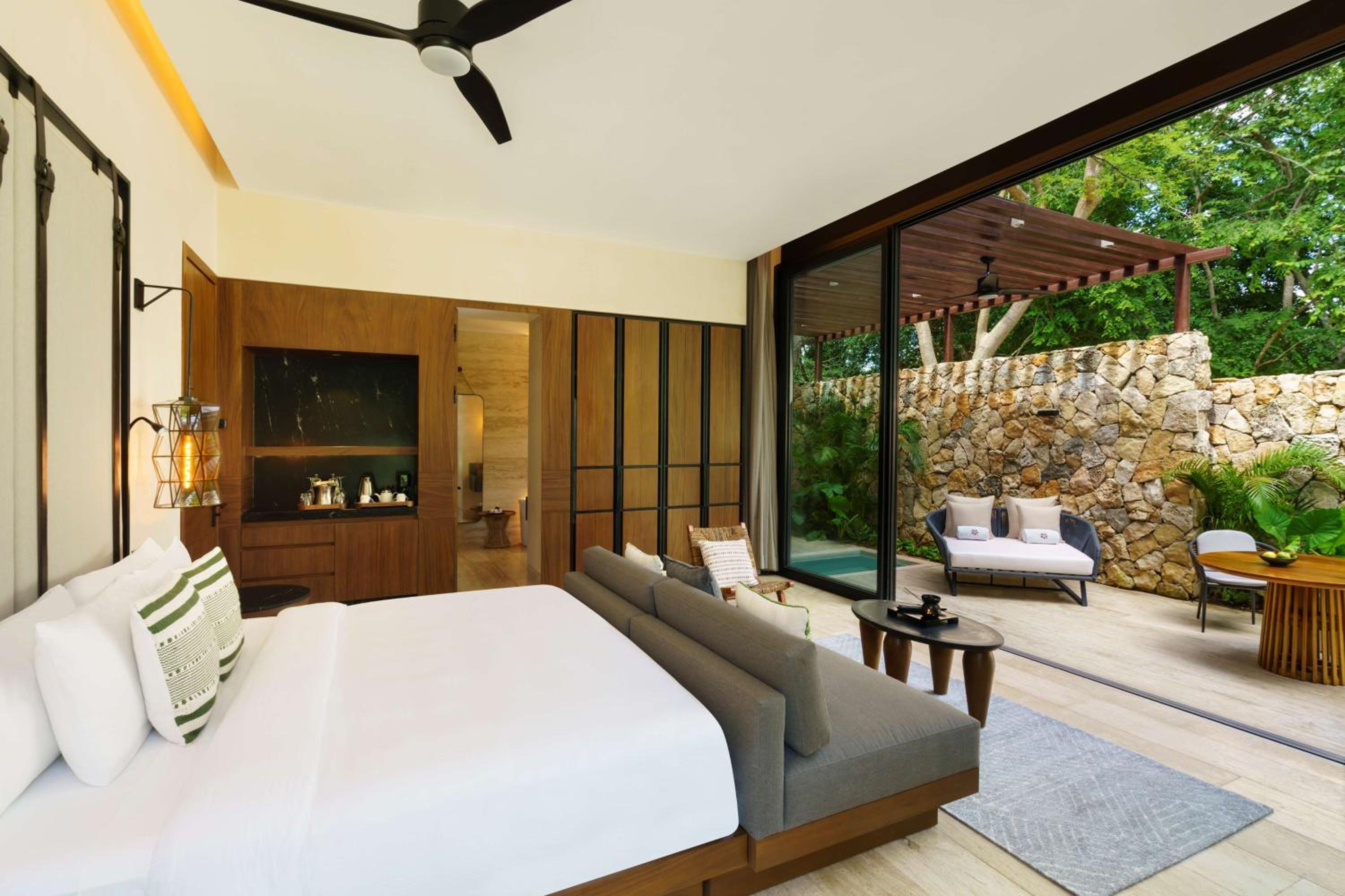 Itza Plunge Pool Suite – King
