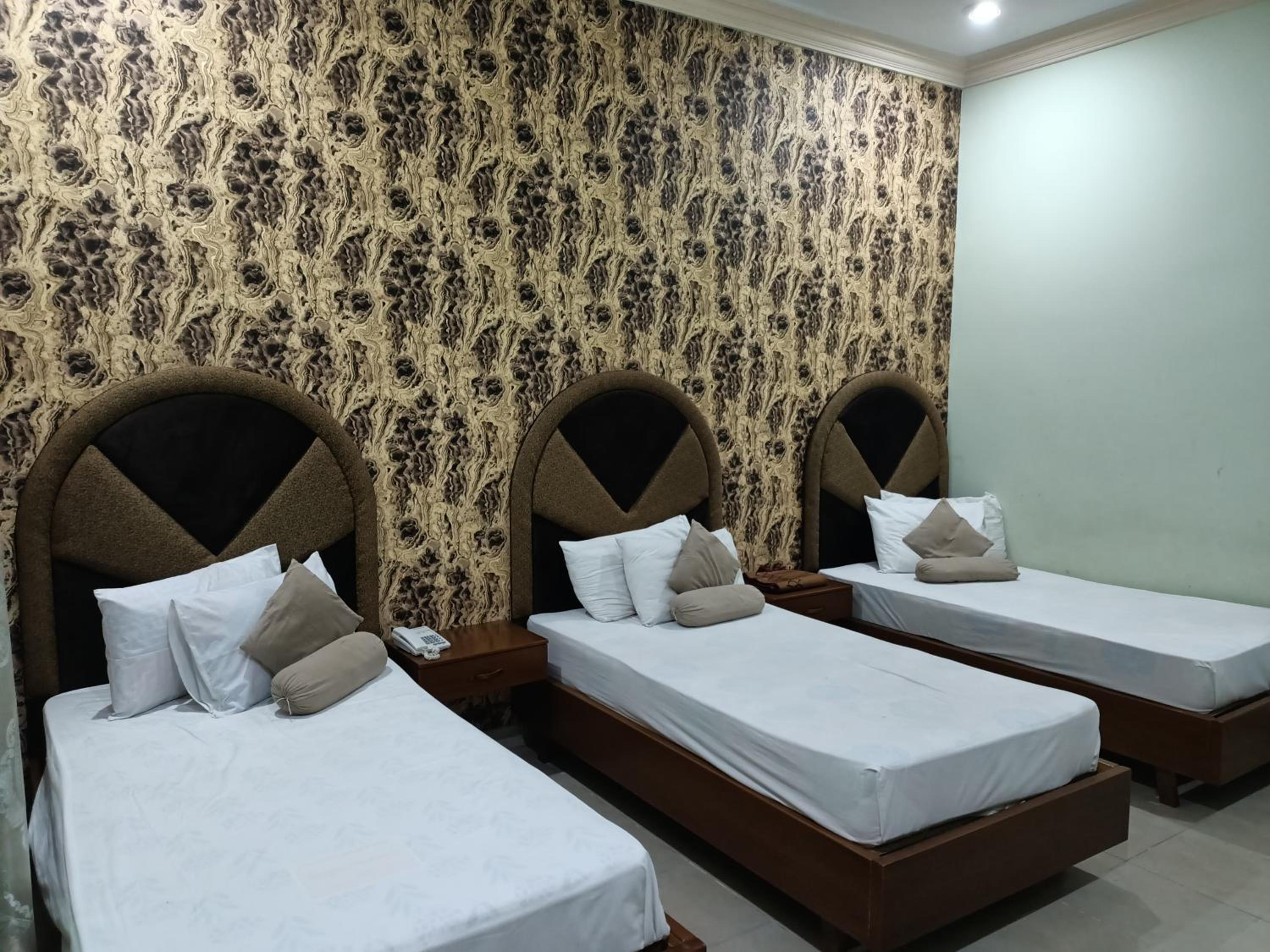 Deluxe Triple Room photo 2