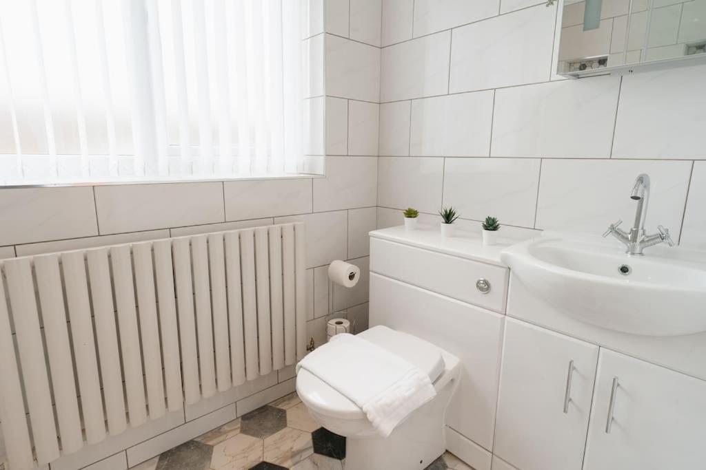 Three-Bedroom House photo 2