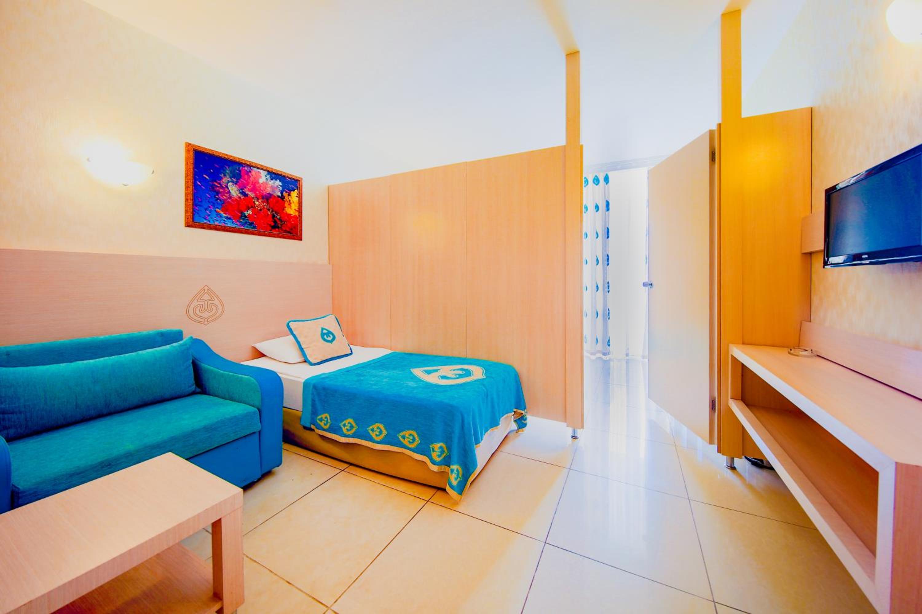 Superior Triple Room photo 3