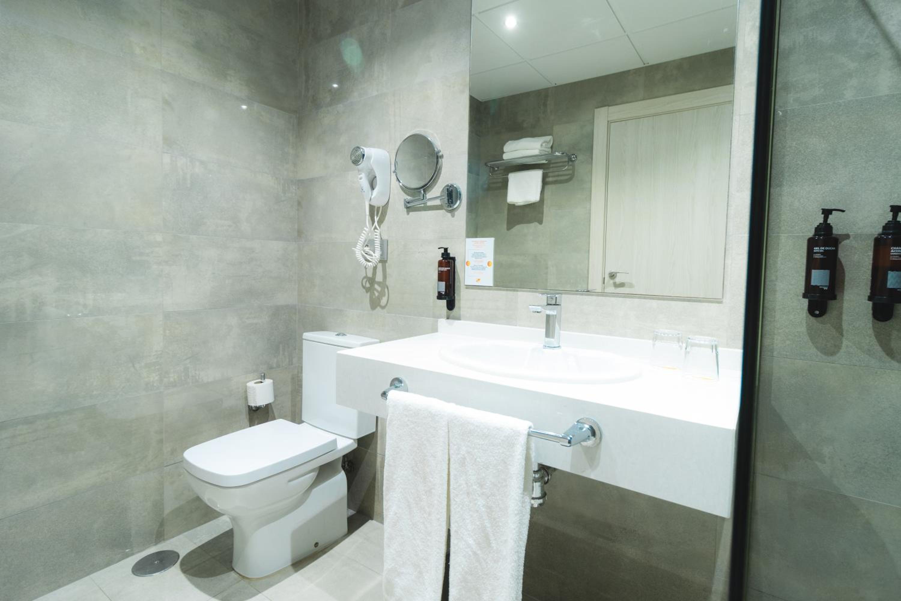 Level Deluxe Triple Room with Sea View (3 Adults) photo 2