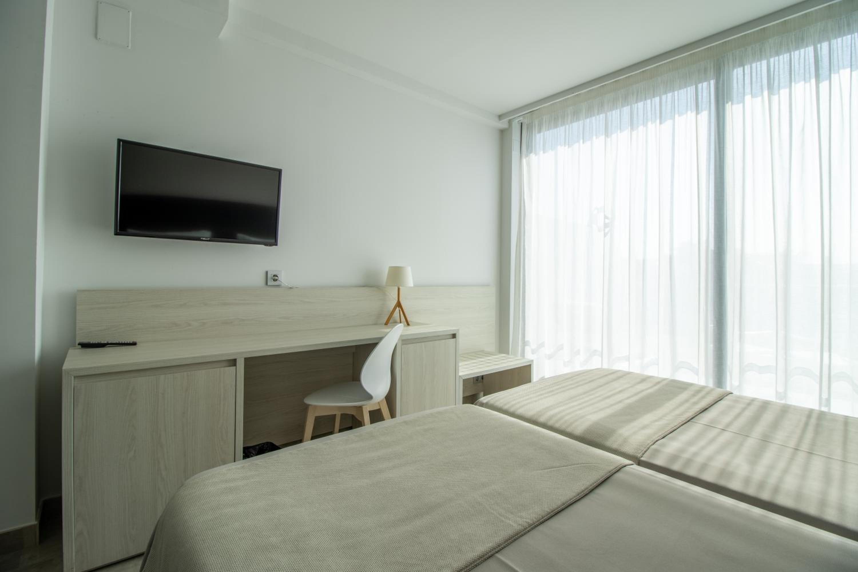 Level Deluxe Triple Room with Sea View