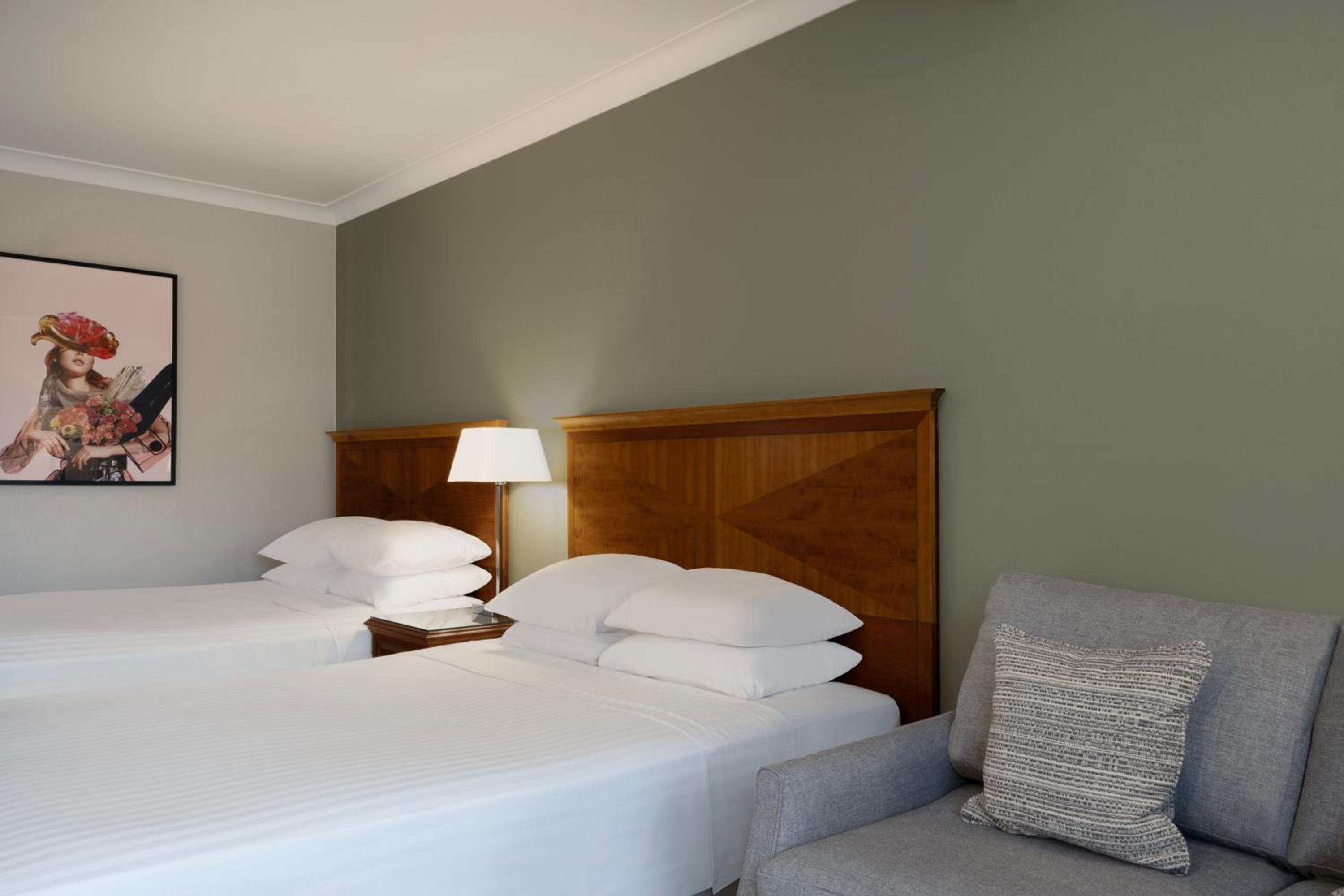 Family Room with Two Double Beds - Photo 3