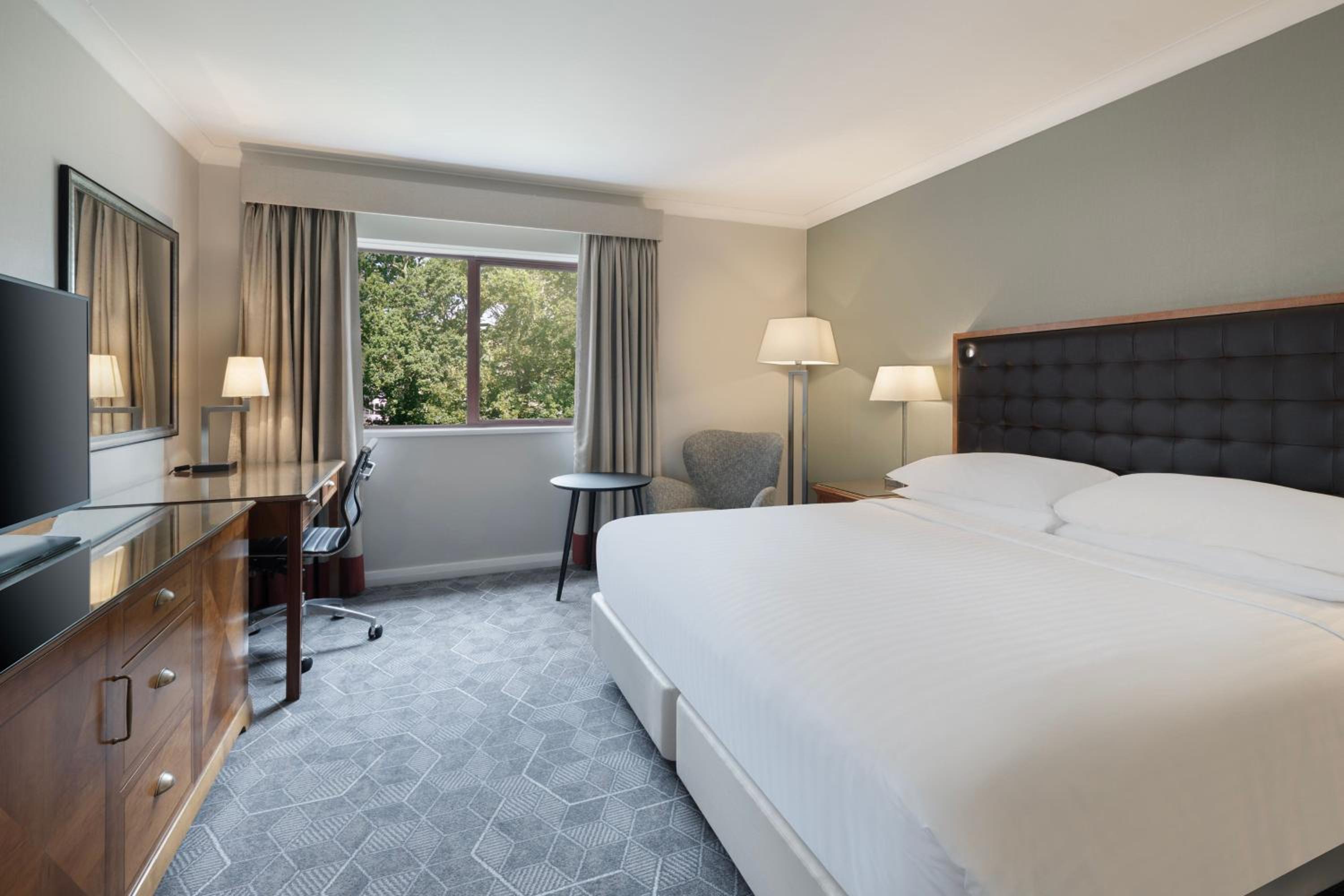 Superior King Room - Photo 2