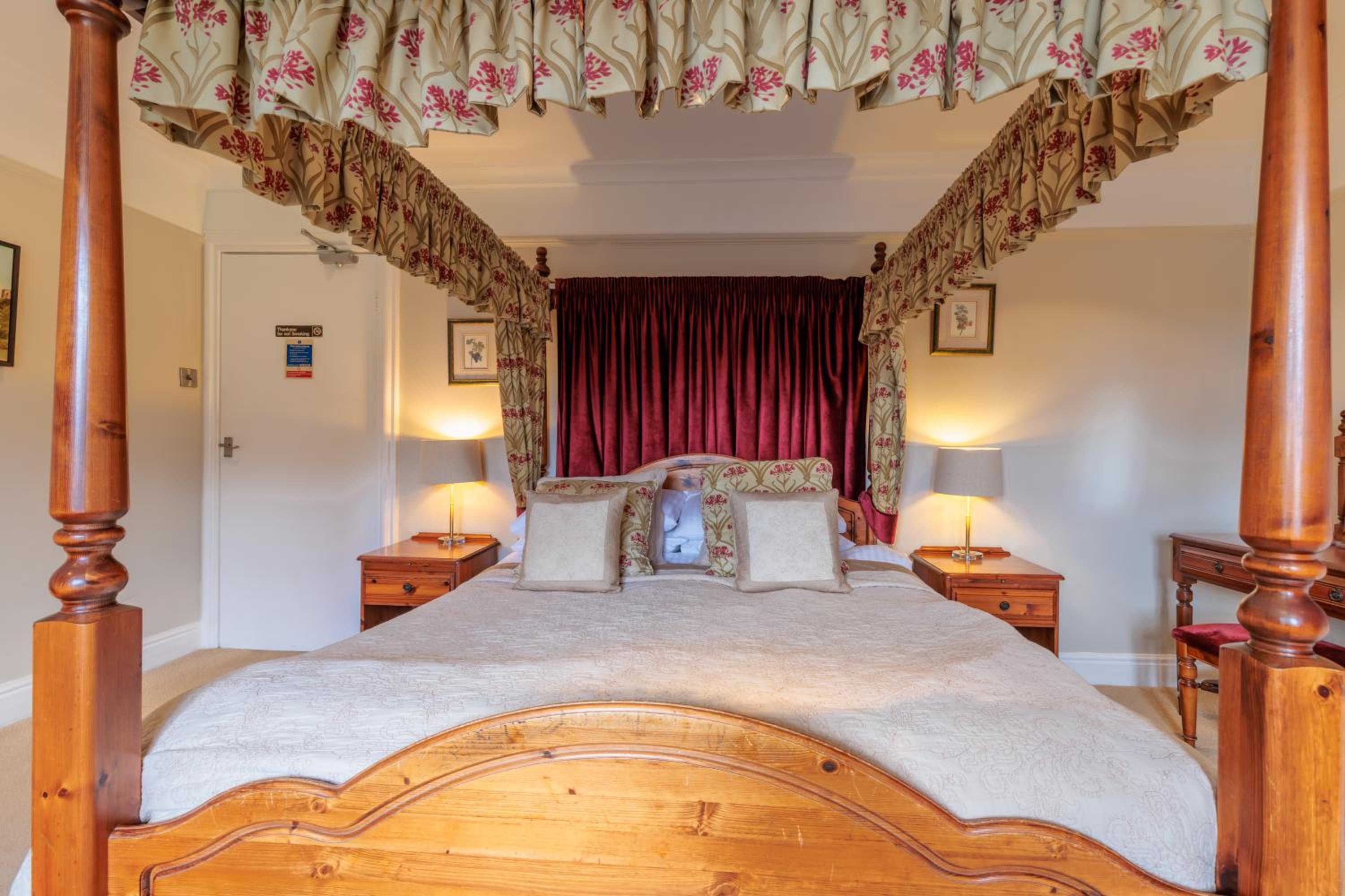 Double Room with Four Poster Bed photo 3