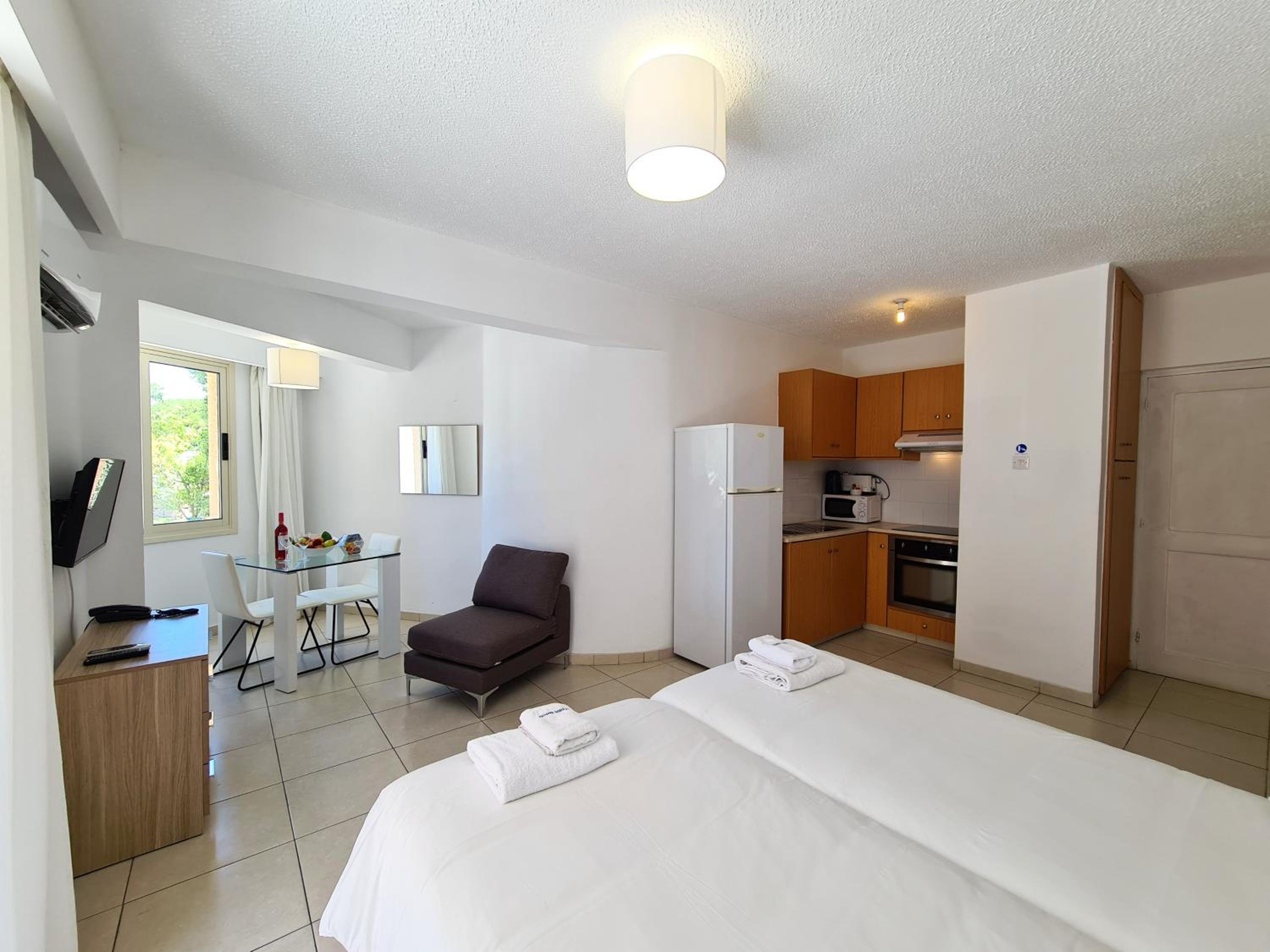 Studio Suite - Photo 8