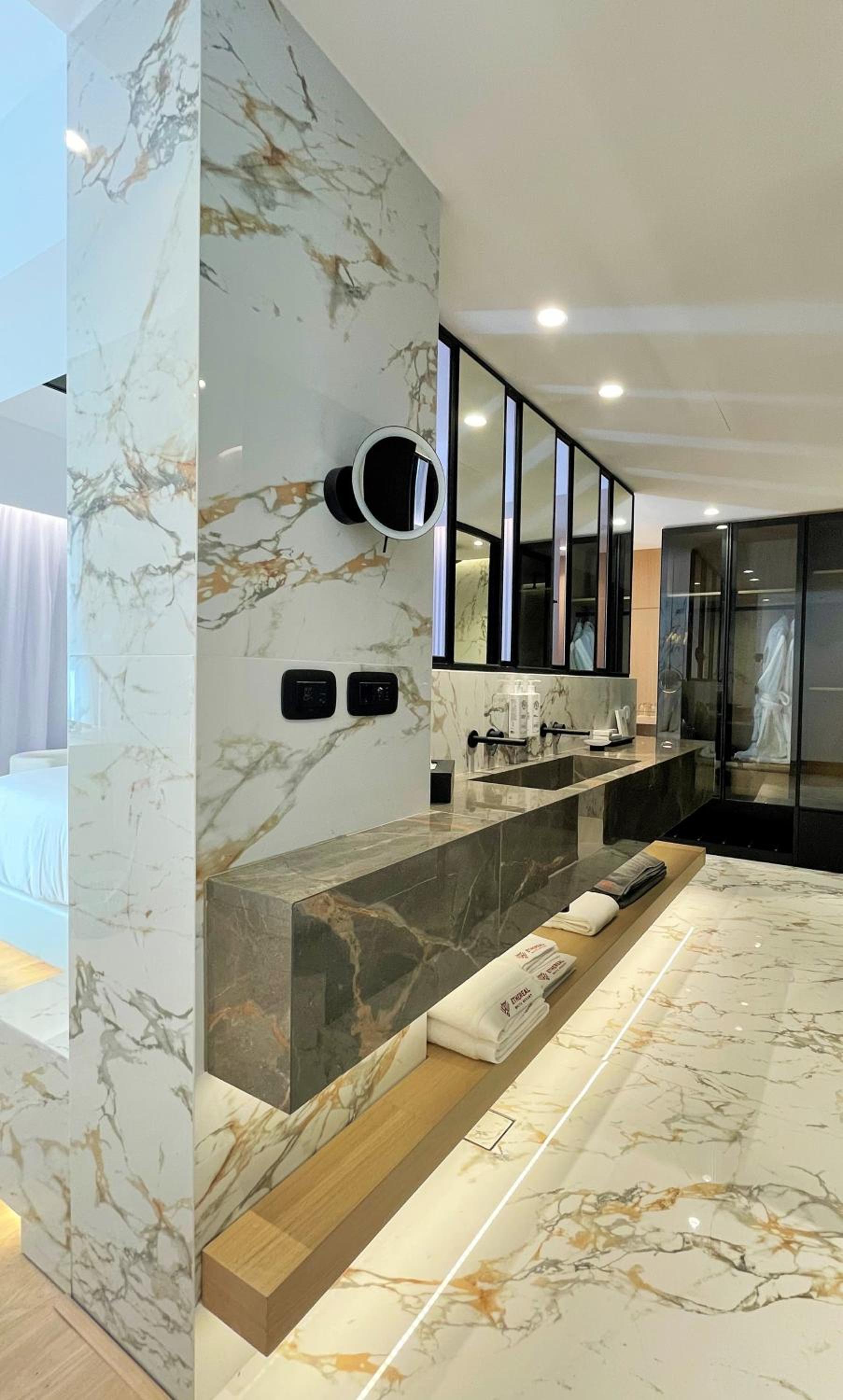 Luxury Suite - Photo 2