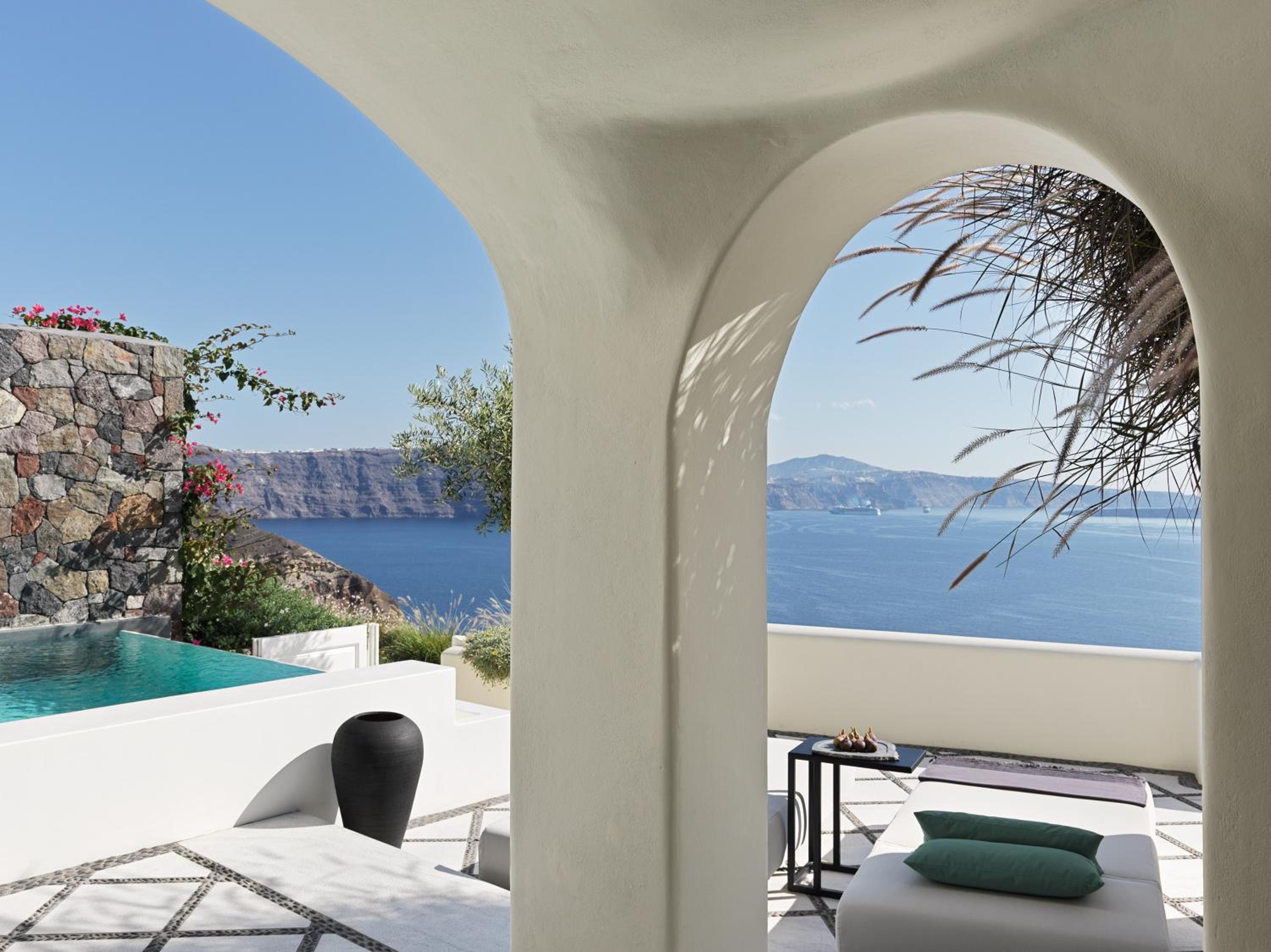 Pool Suite - Photo 15