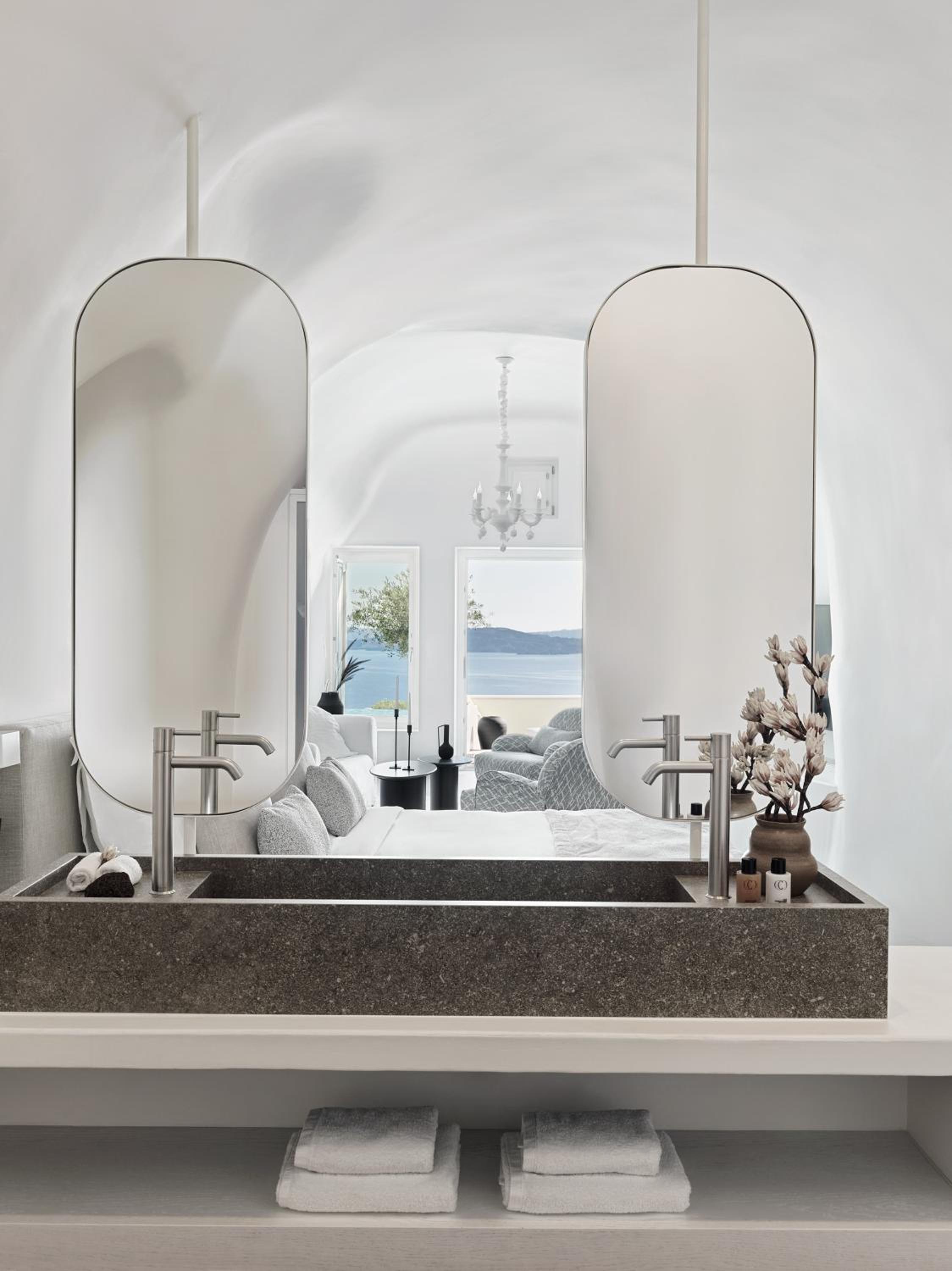 Pool Suite - Photo 23