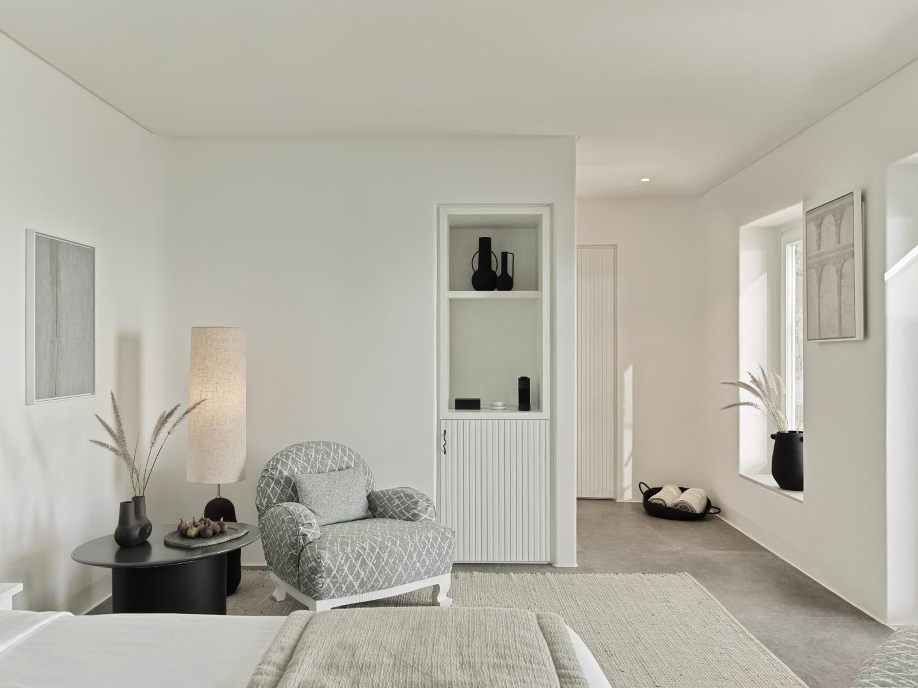 Pool Suite - Photo 16