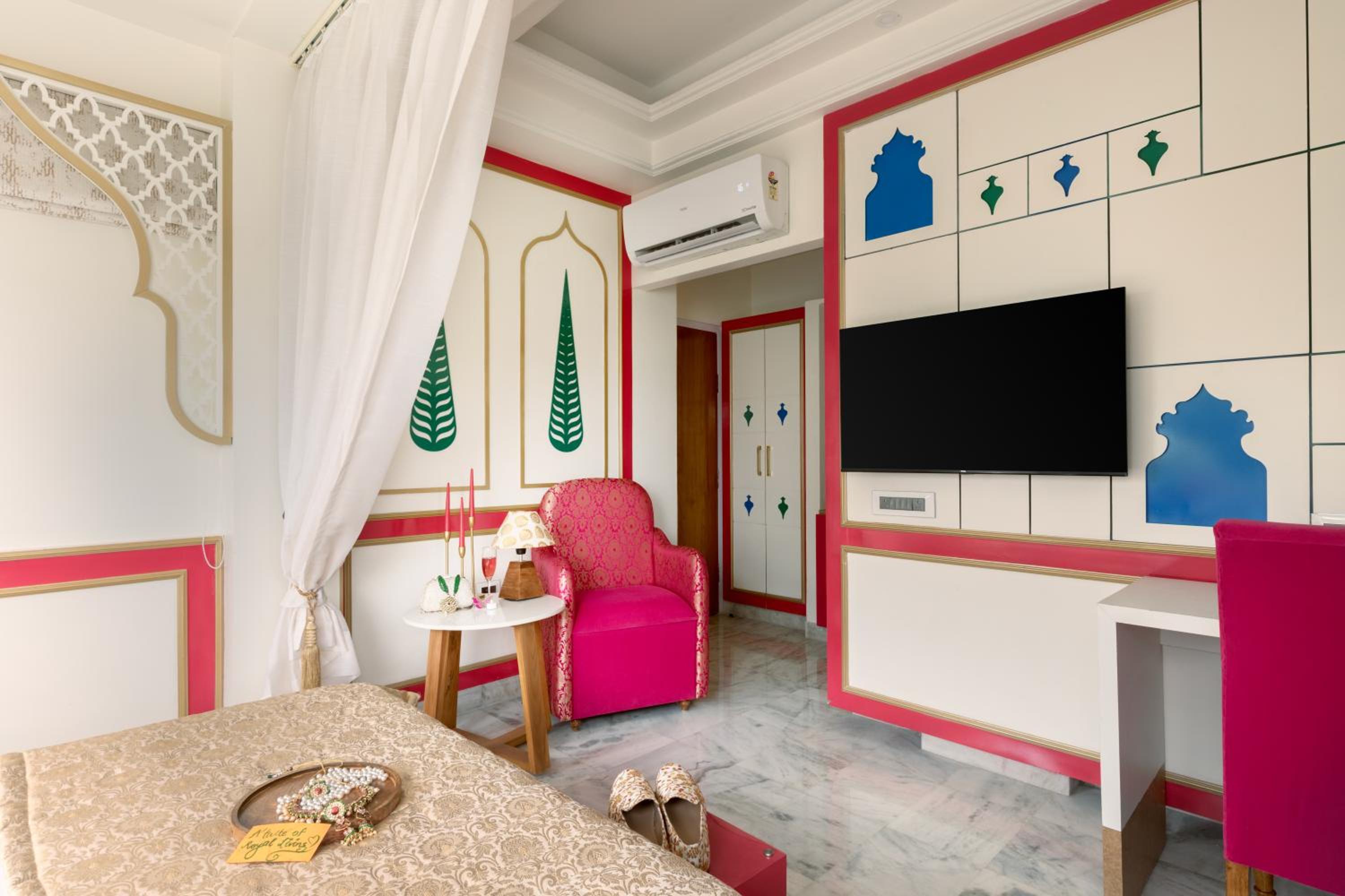 Mughal Heritage Room with 180 degree city view & Designer bed: Enjoy 10% off on - F&B, Spa, car Hire, Complimentary Welcome Drink & Hi-Tea, Candlelight Dinner & Room Decoration Available  - Photo 18
