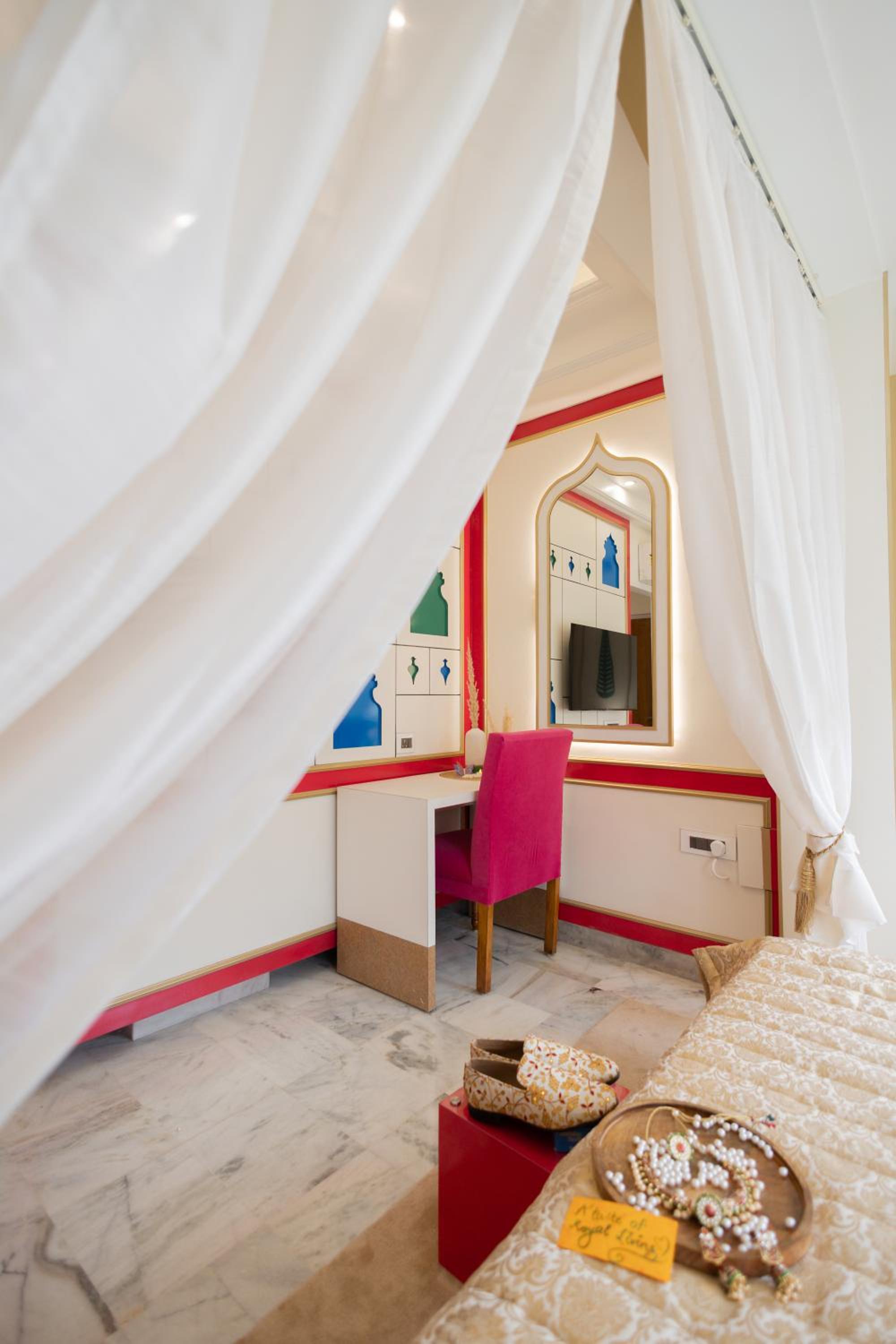 Mughal Heritage Room with 180 degree city view & Designer bed: Enjoy 10% off on - F&B, Spa, car Hire, Complimentary Welcome Drink & Hi-Tea, Candlelight Dinner & Room Decoration Available  - Photo 8