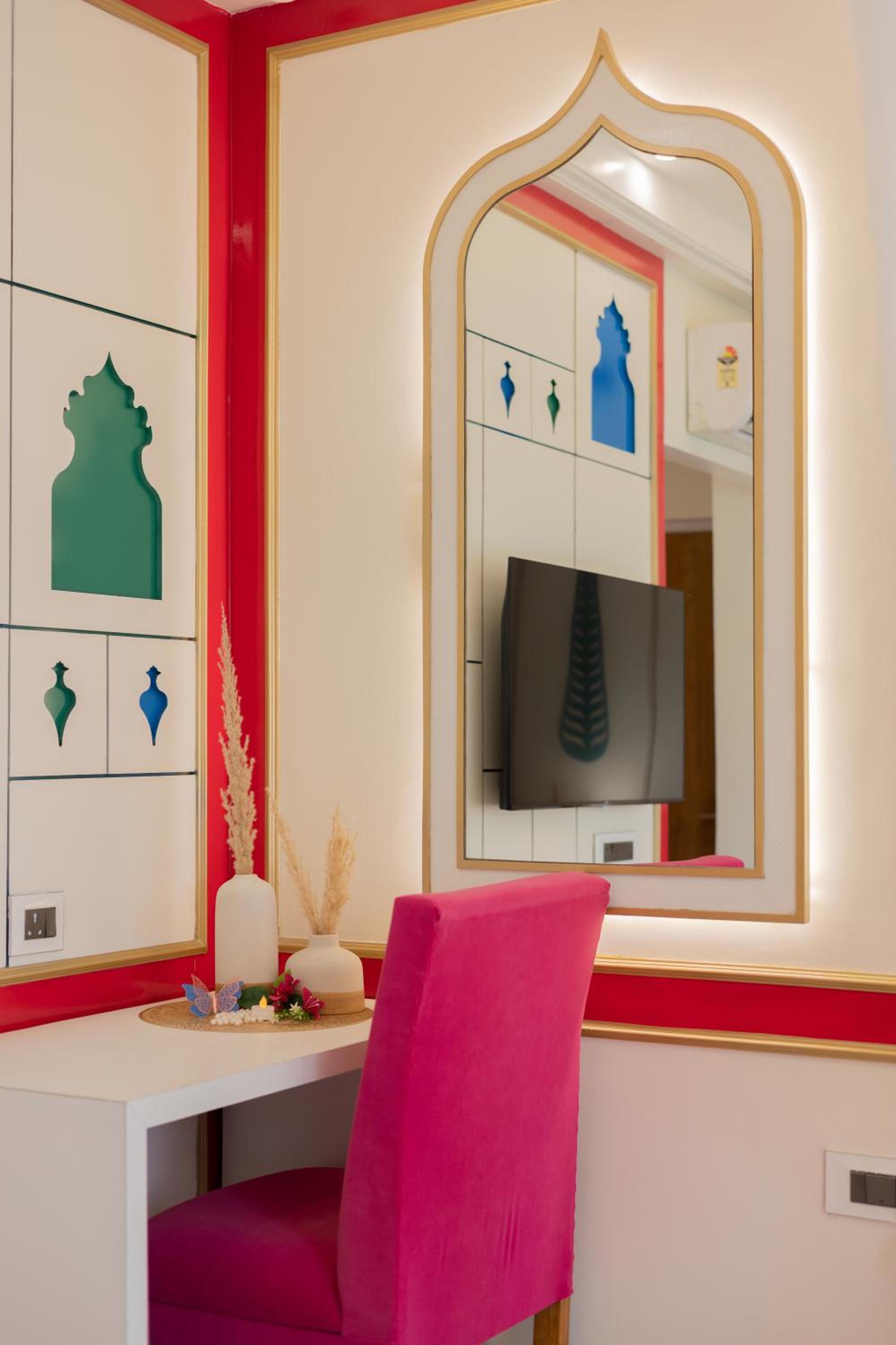 Mughal Heritage Room with 180 degree city view & Designer bed: Enjoy 10% off on - F&B, Spa, car Hire, Complimentary Welcome Drink & Hi-Tea, Candlelight Dinner & Room Decoration Available  - Photo 16