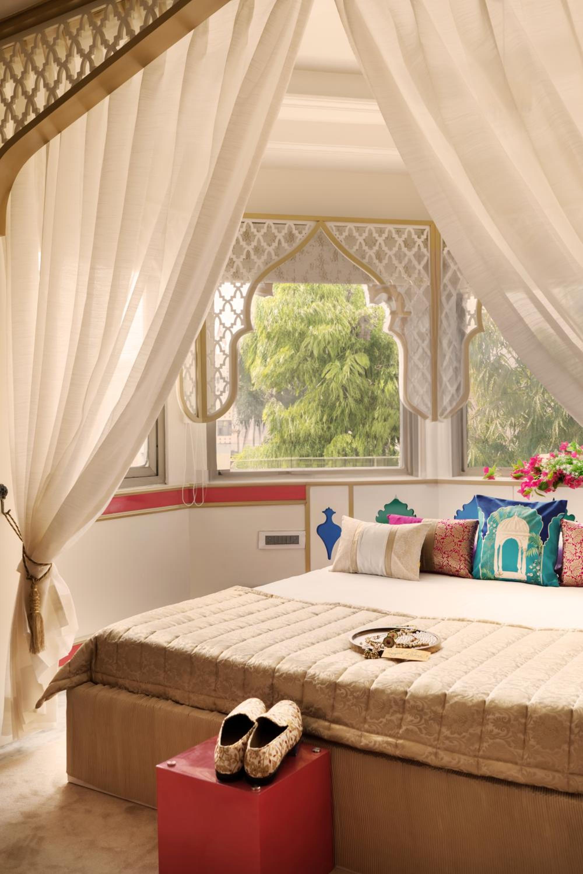 Mughal Heritage Room with 180 degree city view & Designer bed: Enjoy 10% off on - F&B, Spa, car Hire, Complimentary Welcome Drink & Hi-Tea, Candlelight Dinner & Room Decoration Available  - Photo 14