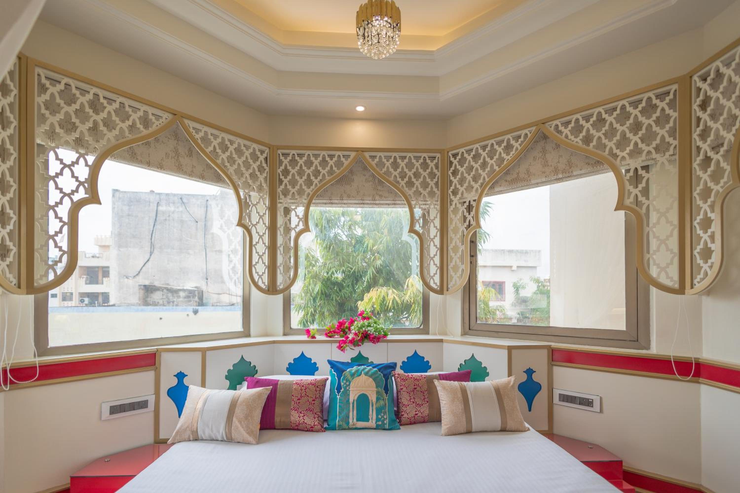 Mughal Heritage Room with 180 degree city view & Designer bed: Enjoy 10% off on - F&B, Spa, car Hire, Complimentary Welcome Drink & Hi-Tea, Candlelight Dinner & Room Decoration Available  - Photo 22