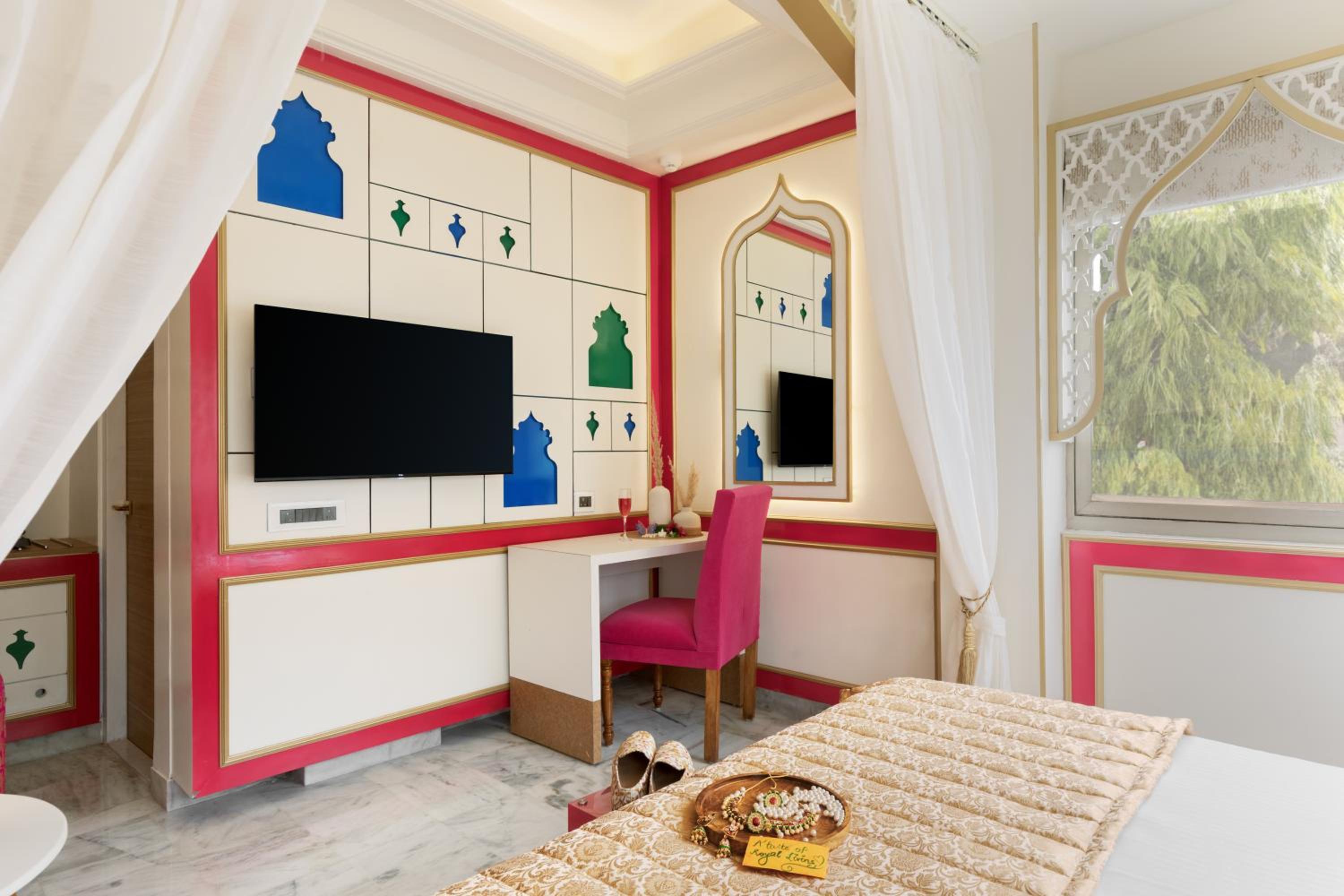 Mughal Heritage Room with 180 degree city view & Designer bed: Enjoy 10% off on - F&B, Spa, car Hire, Complimentary Welcome Drink & Hi-Tea, Candlelight Dinner & Room Decoration Available  - Photo 20