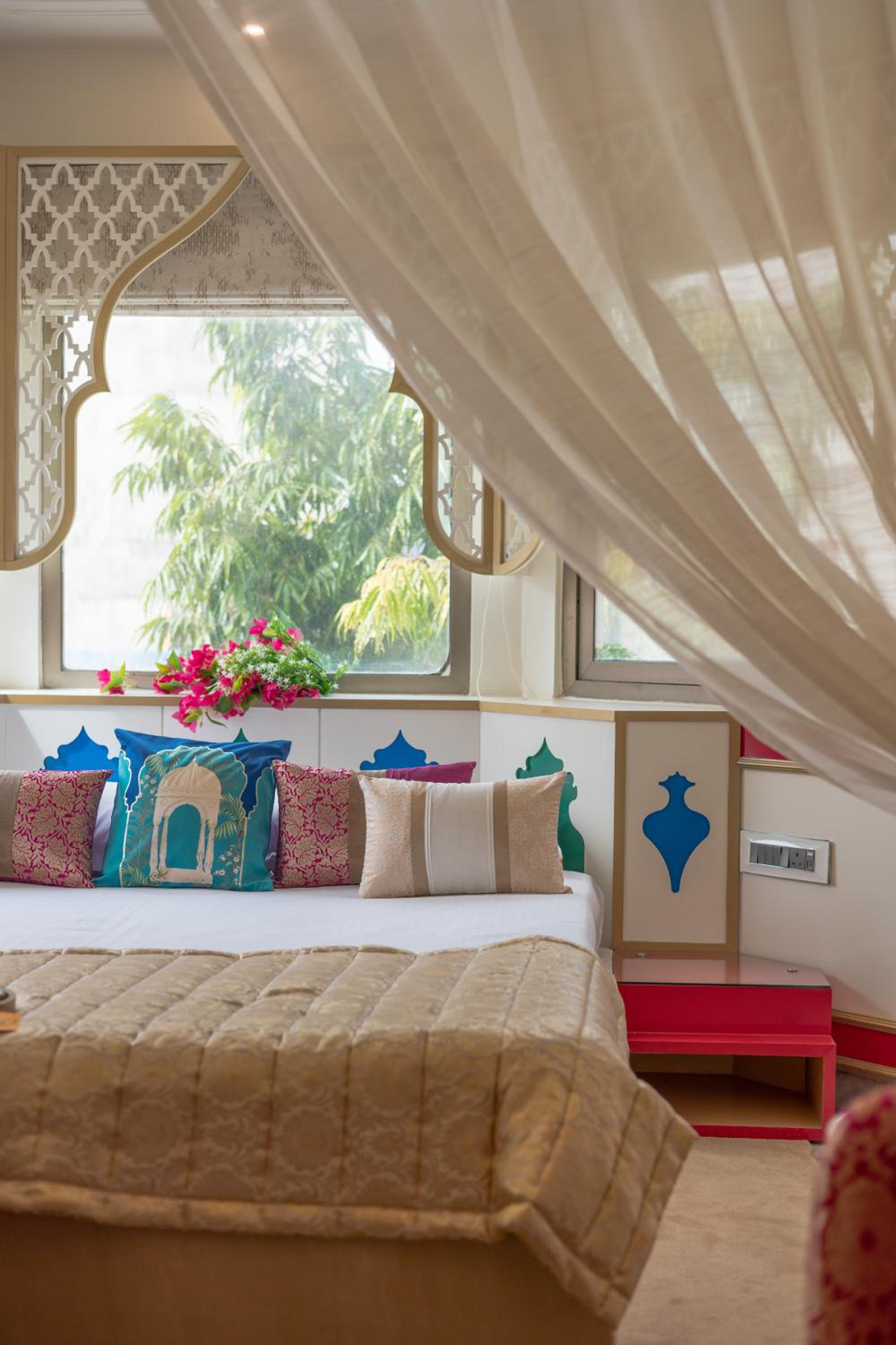 Mughal Heritage Room with 180 degree city view & Designer bed: Enjoy 10% off on - F&B, Spa, car Hire, Complimentary Welcome Drink & Hi-Tea, Candlelight Dinner & Room Decoration Available  - Photo 2