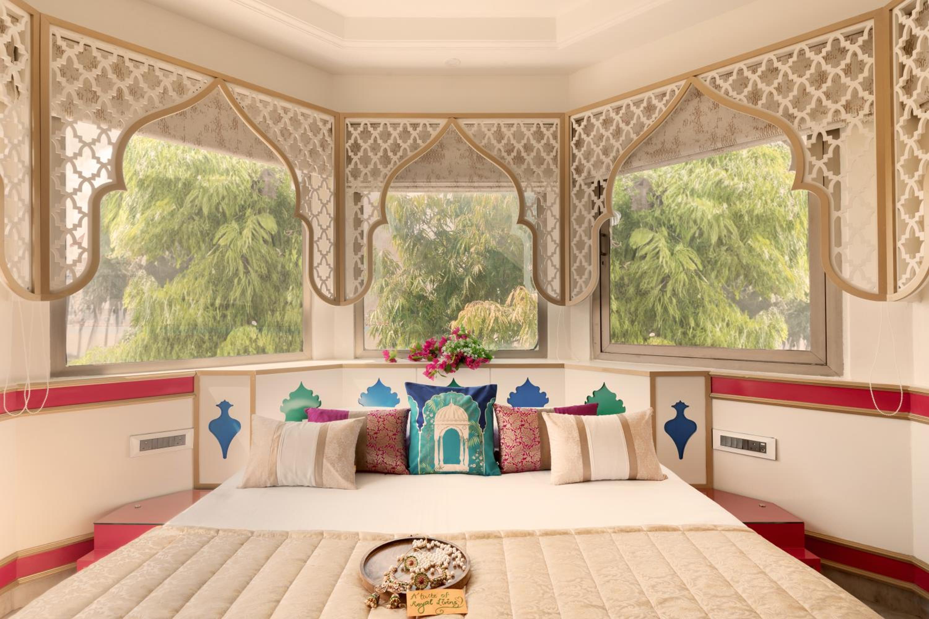 Mughal Heritage Room with 180 degree city view & Designer bed: Enjoy 10% off on - F&B, Spa, car Hire, Complimentary Welcome Drink & Hi-Tea, Candlelight Dinner & Room Decoration Available  - Photo 21