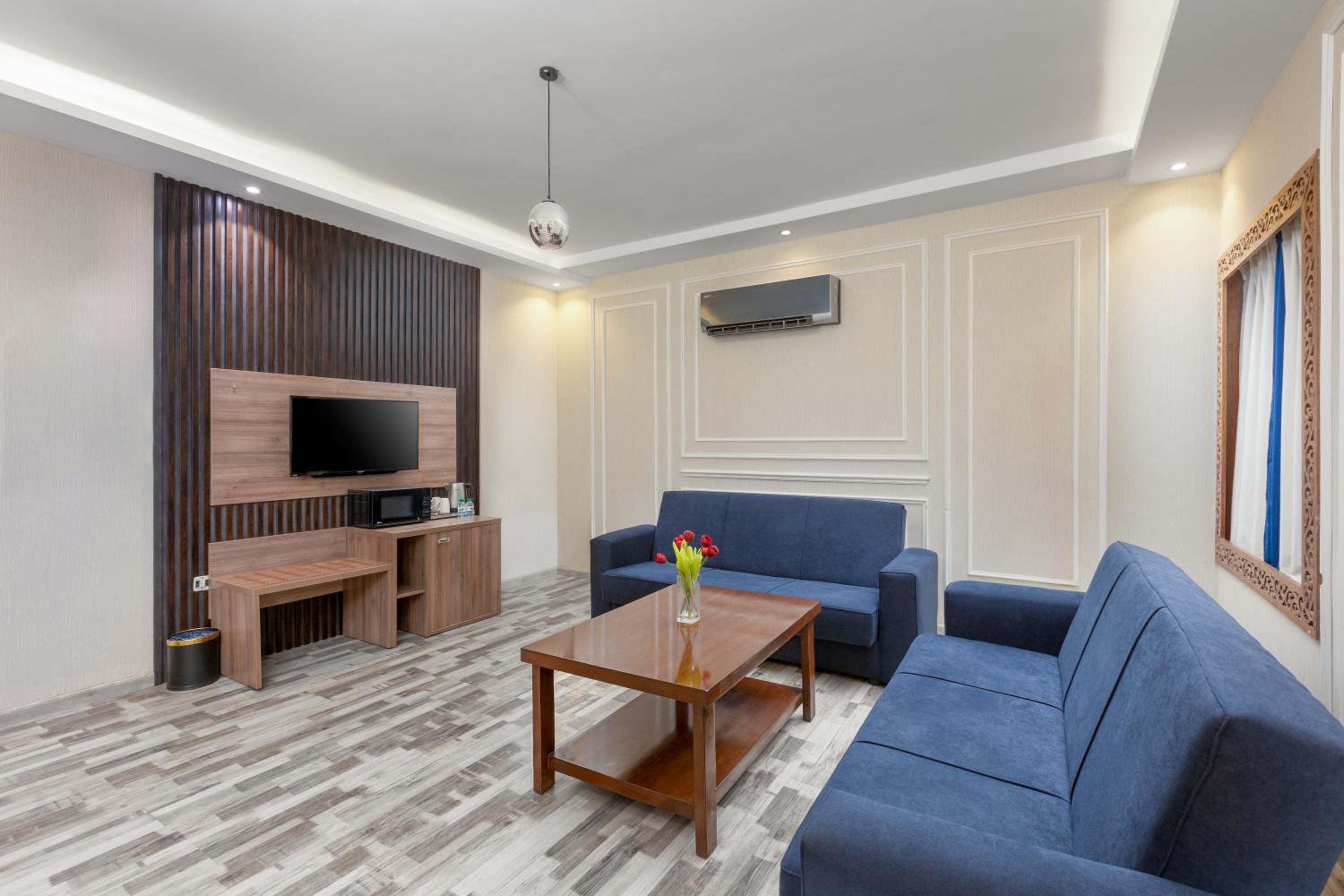Deluxe Junior Suite photo 2