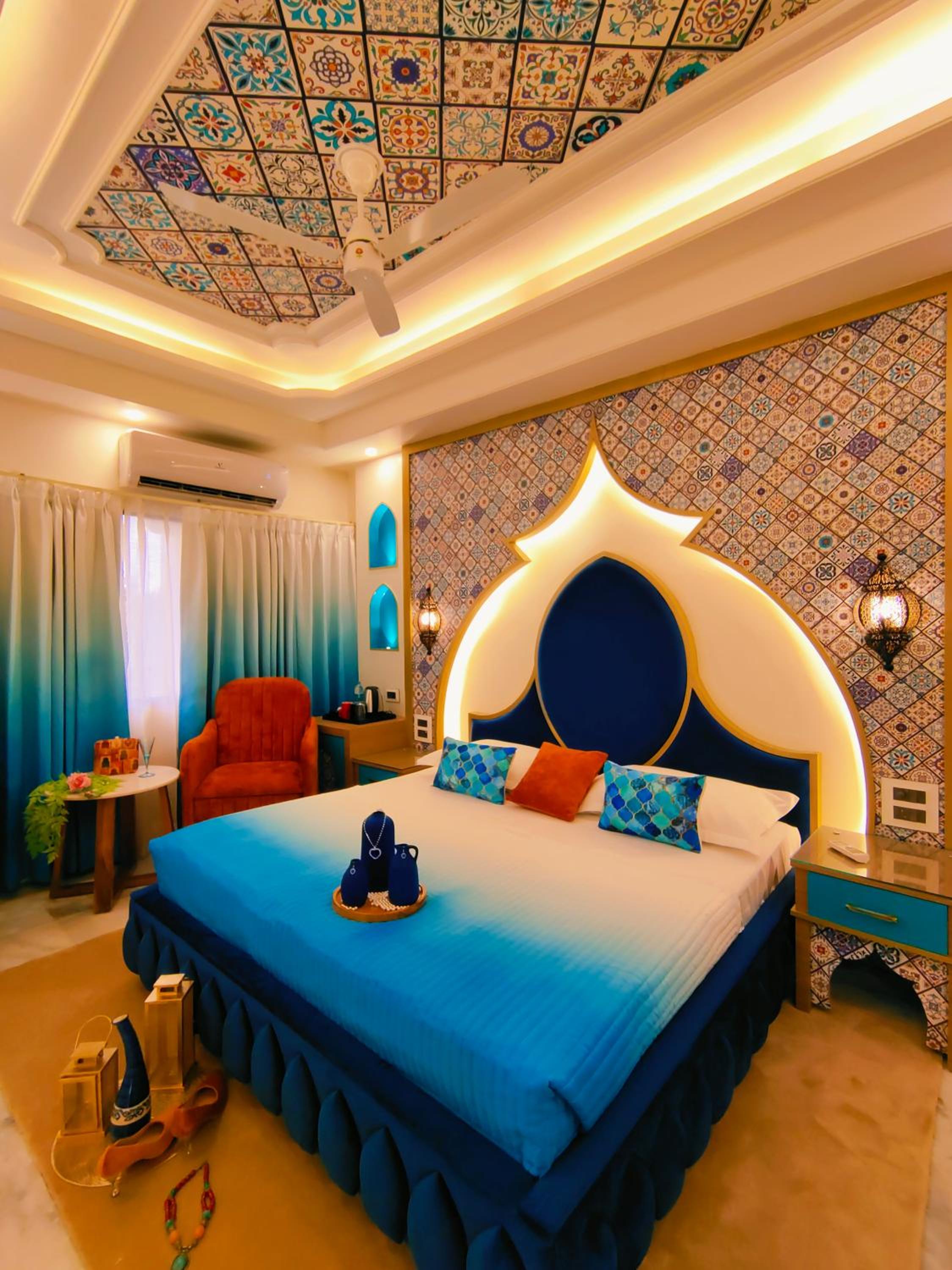 Luxurious Moroccan Theme room with panoramic city view and Designer Bed: Enjoy 10% off on - F&B, Spa, car Hire, Complimentary Welcome Drink & Hi-Tea, Candlelight Dinner & Room Decoration Available  - Photo 17