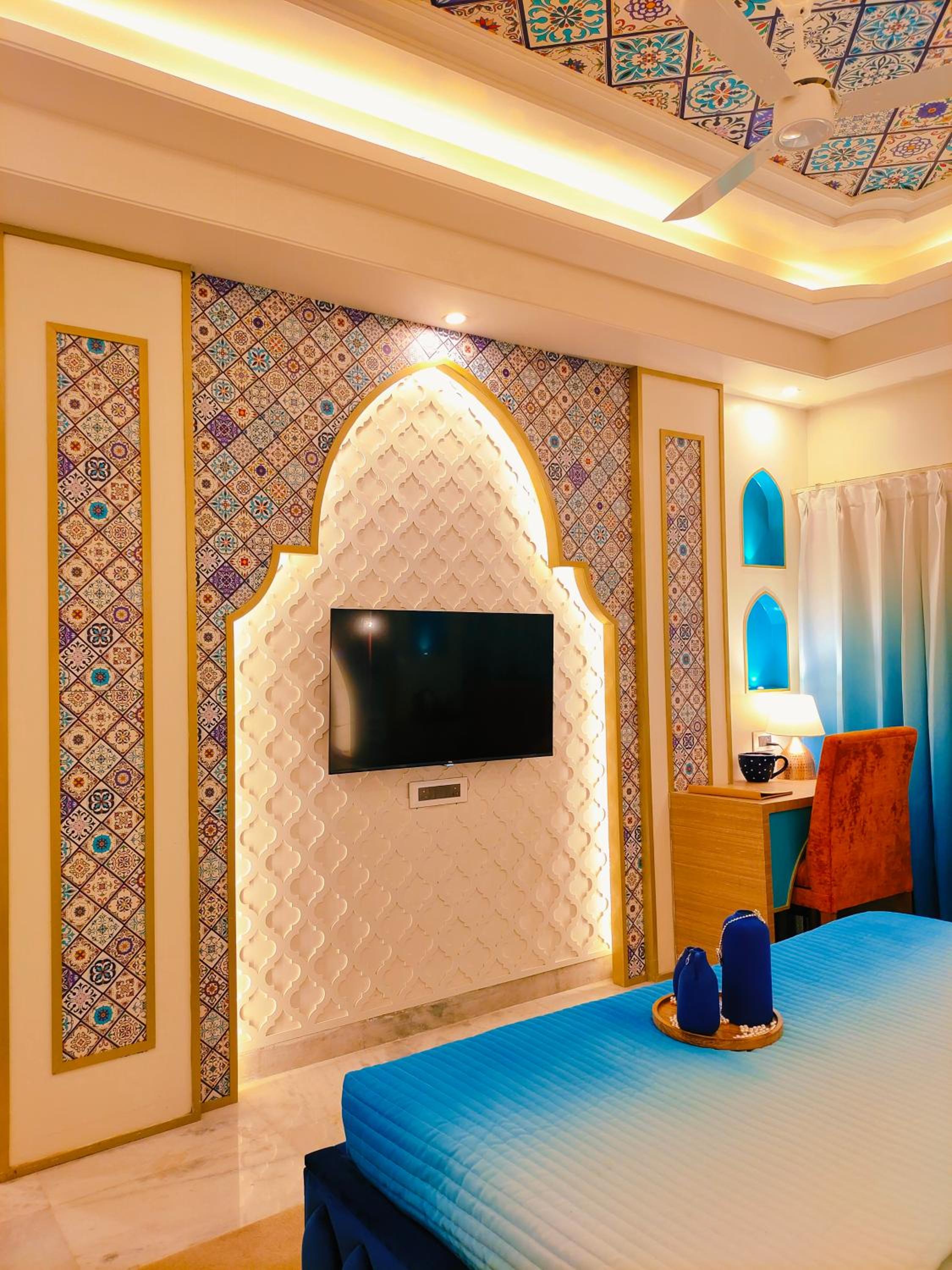 Luxurious Moroccan Theme room with panoramic city view and Designer Bed: Enjoy 10% off on - F&B, Spa, car Hire, Complimentary Welcome Drink & Hi-Tea, Candlelight Dinner & Room Decoration Available  - Photo 16