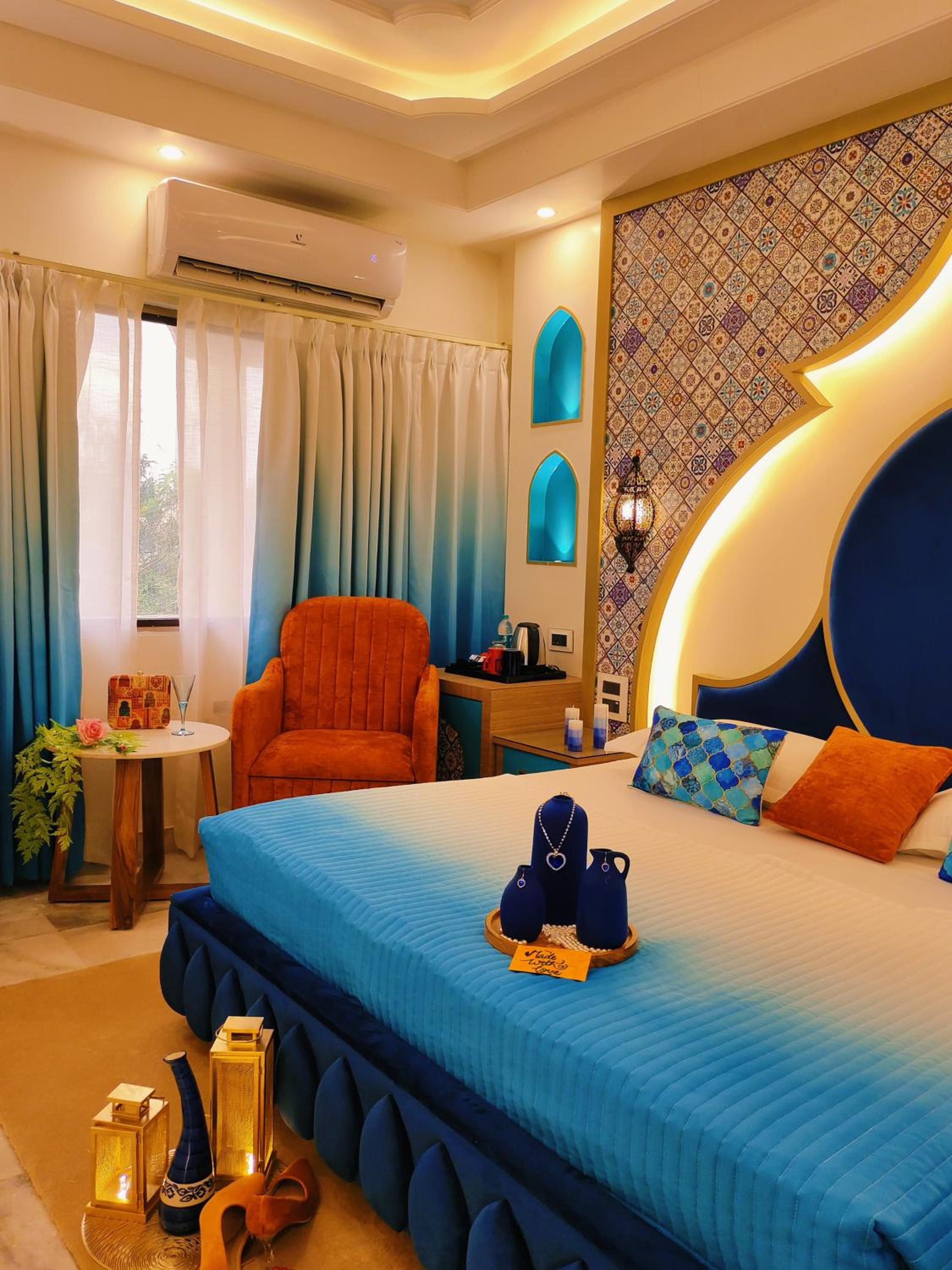 Luxurious Moroccan Theme room with panoramic city view and Designer Bed: Enjoy 10% off on - F&B, Spa, car Hire, Complimentary Welcome Drink & Hi-Tea, Candlelight Dinner & Room Decoration Available  - Photo 14