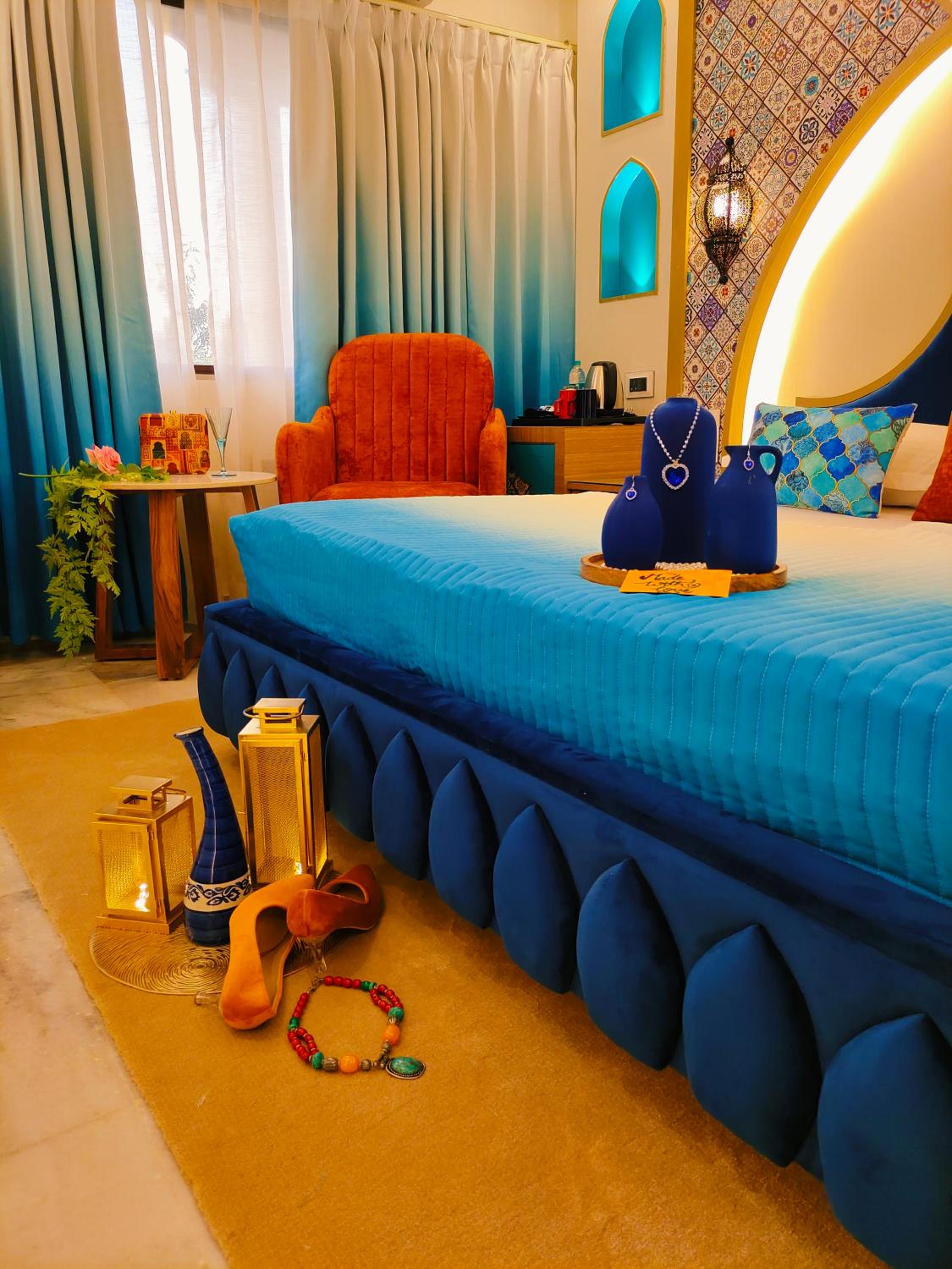 Luxurious Moroccan Theme room with panoramic city view and Designer Bed: Enjoy 10% off on - F&B, Spa, car Hire, Complimentary Welcome Drink & Hi-Tea, Candlelight Dinner & Room Decoration Available  - Photo 13