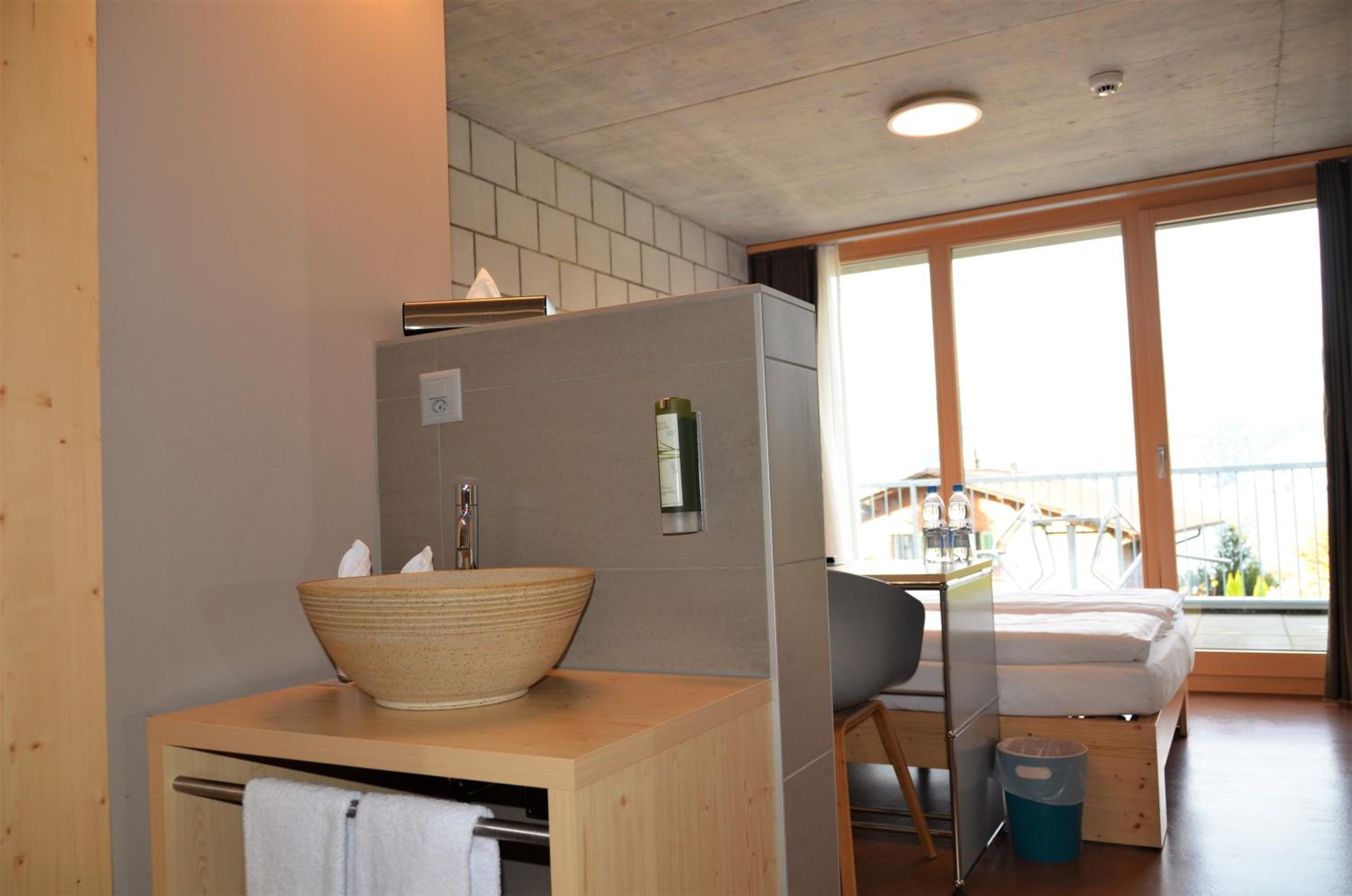 Queen Room with Balcony - Photo 3