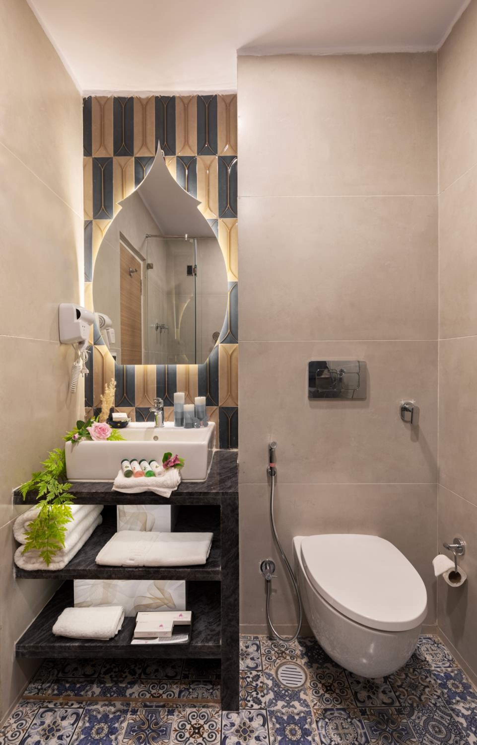 Luxurious Moroccan Theme room with panoramic city view and Designer Bed: Enjoy 10% off on - F&B, Spa, car Hire, Complimentary Welcome Drink & Hi-Tea, Candlelight Dinner & Room Decoration Available  - Photo 9