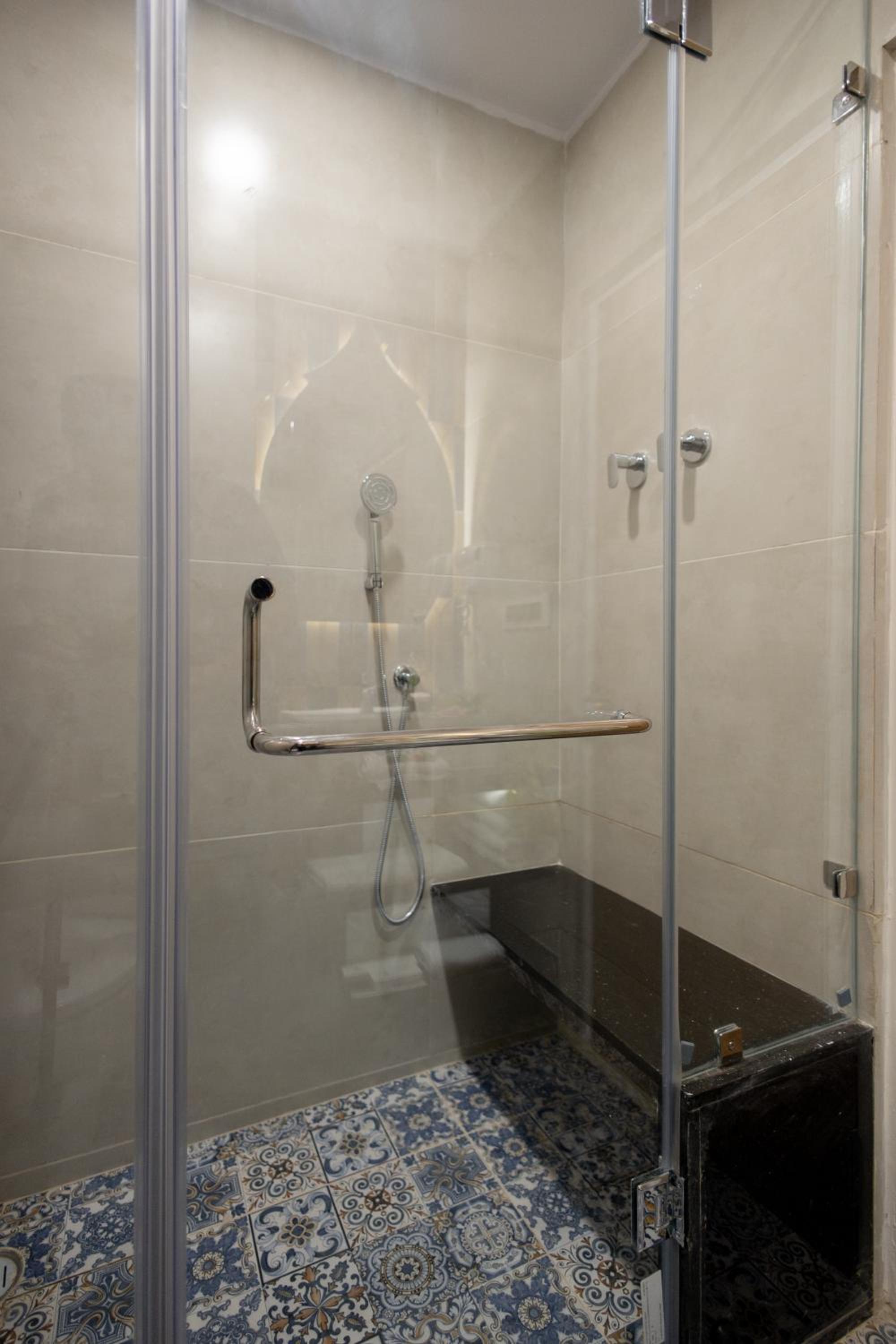 Luxurious Moroccan Theme room with panoramic city view and Designer Bed: Enjoy 10% off on - F&B, Spa, car Hire, Complimentary Welcome Drink & Hi-Tea, Candlelight Dinner & Room Decoration Available  - Photo 6