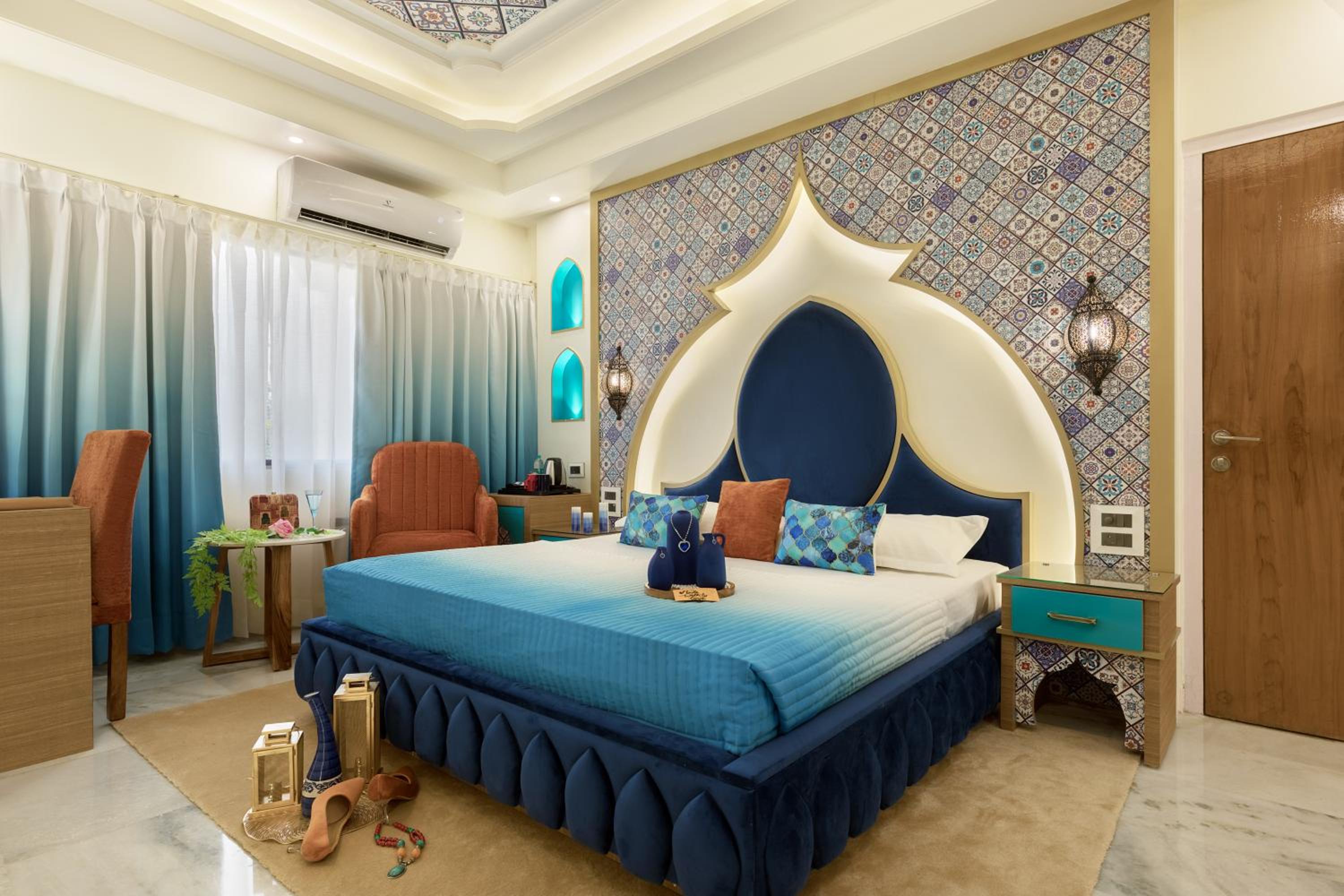 Luxurious Moroccan Theme room with panoramic city view and Designer Bed: Enjoy 10% off on - F&B, Spa, car Hire, Complimentary Welcome Drink & Hi-Tea, Candlelight Dinner & Room Decoration Available  - Photo 5