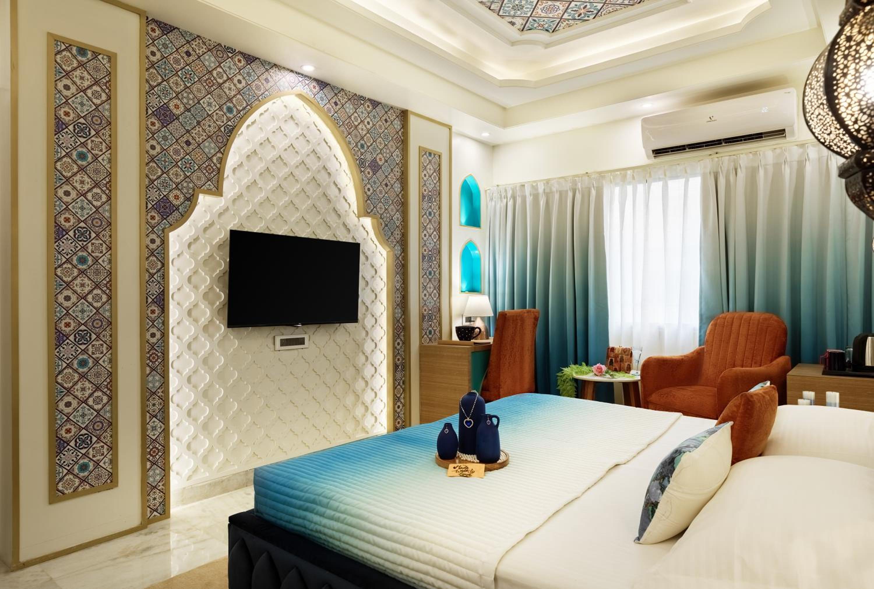 Luxurious Moroccan Theme room with panoramic city view and Designer Bed: Enjoy 10% off on - F&B, Spa, car Hire, Complimentary Welcome Drink & Hi-Tea, Candlelight Dinner & Room Decoration Available  - Photo 1