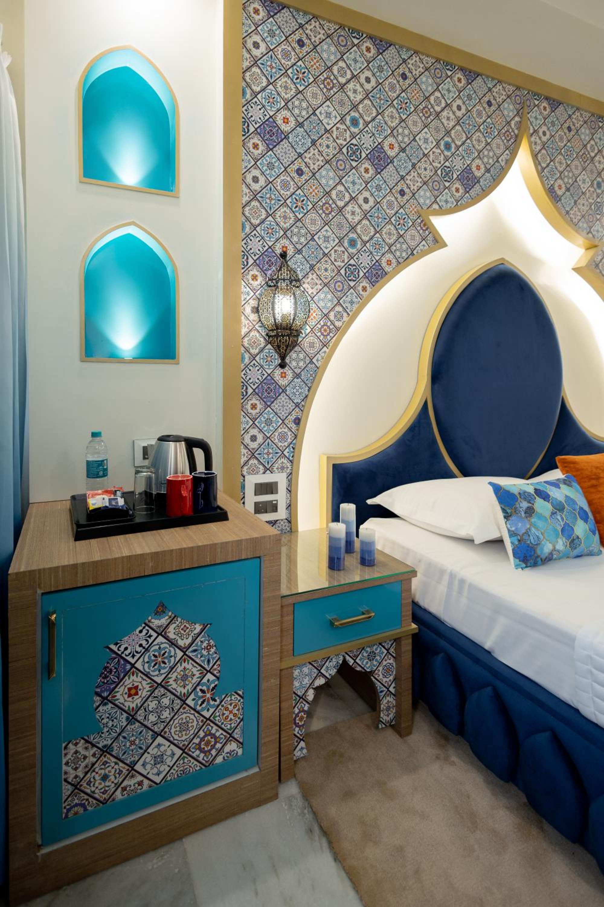 Luxurious Moroccan Theme room with panoramic city view and Designer Bed: Enjoy 10% off on - F&B, Spa, car Hire, Complimentary Welcome Drink & Hi-Tea, Candlelight Dinner & Room Decoration Available  - Photo 4