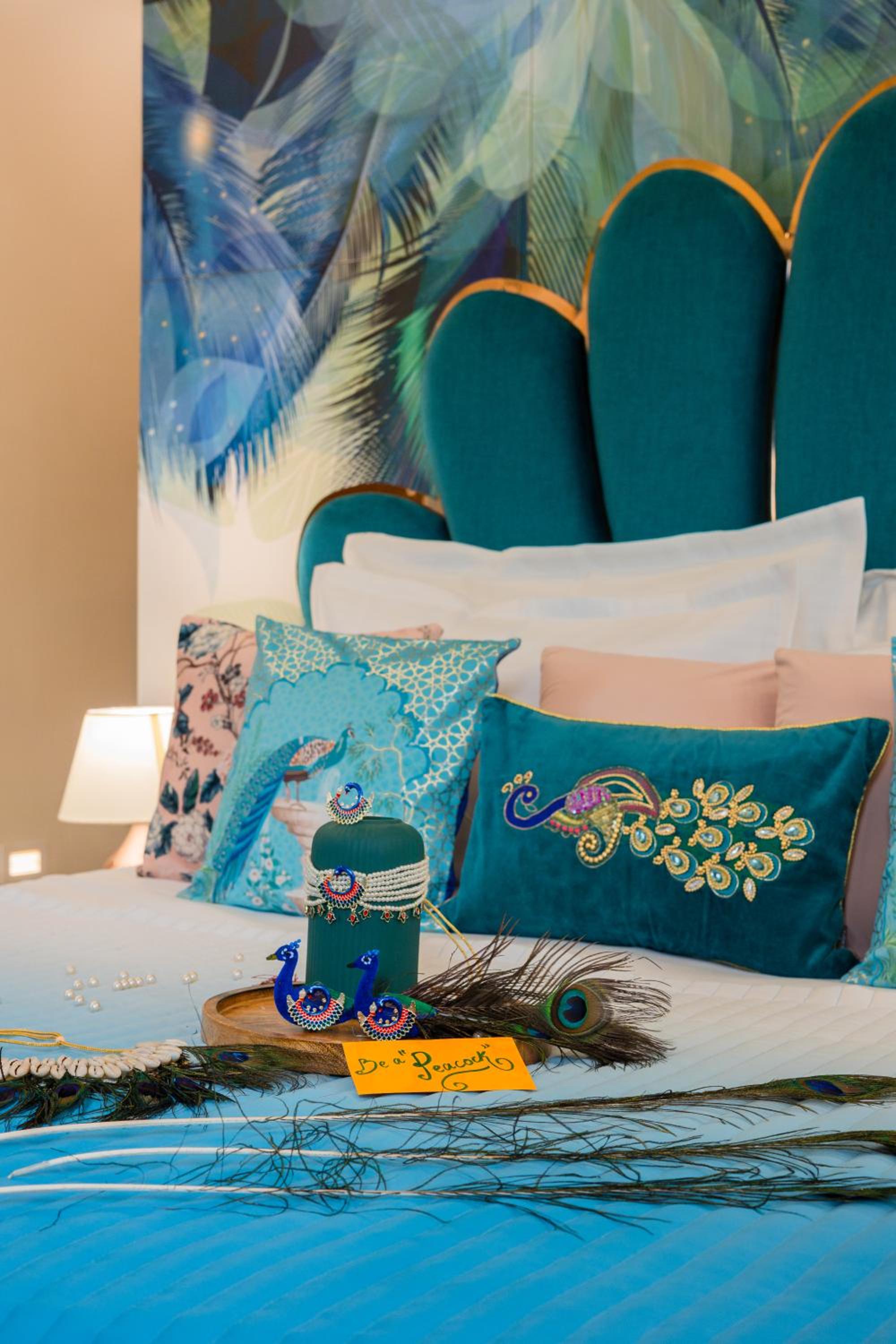 Peacock Theme Designer Room with 240 degree City view and Beautiful Peacock Bed: Enjoy 10% off on - F&B, Spa, car Hire, Complimentary Welcome Drink & Hi-Tea, Candlelight Dinner & Room Decoration Available  - Photo 8