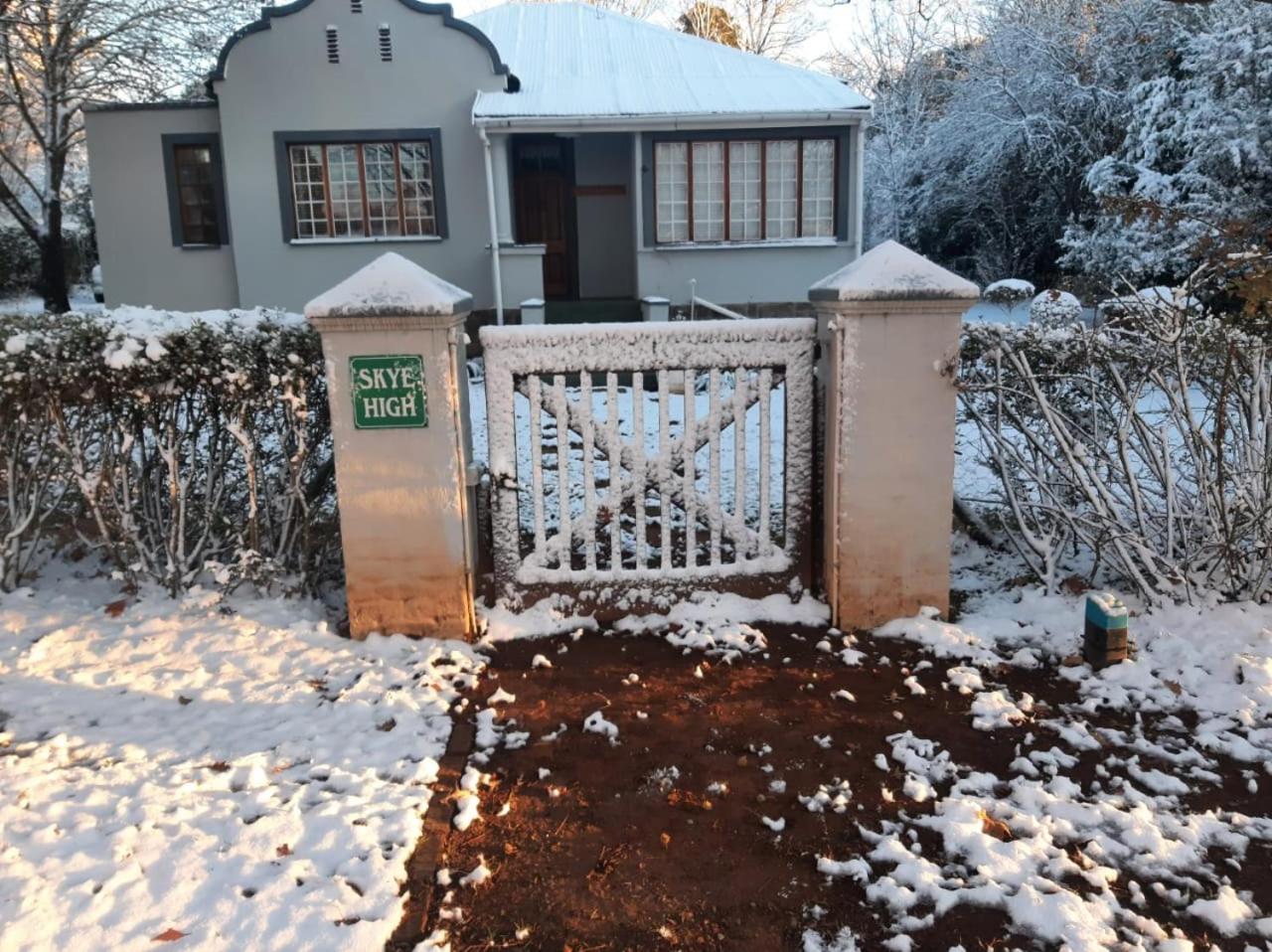 Four-Bedroom House - Photo 2